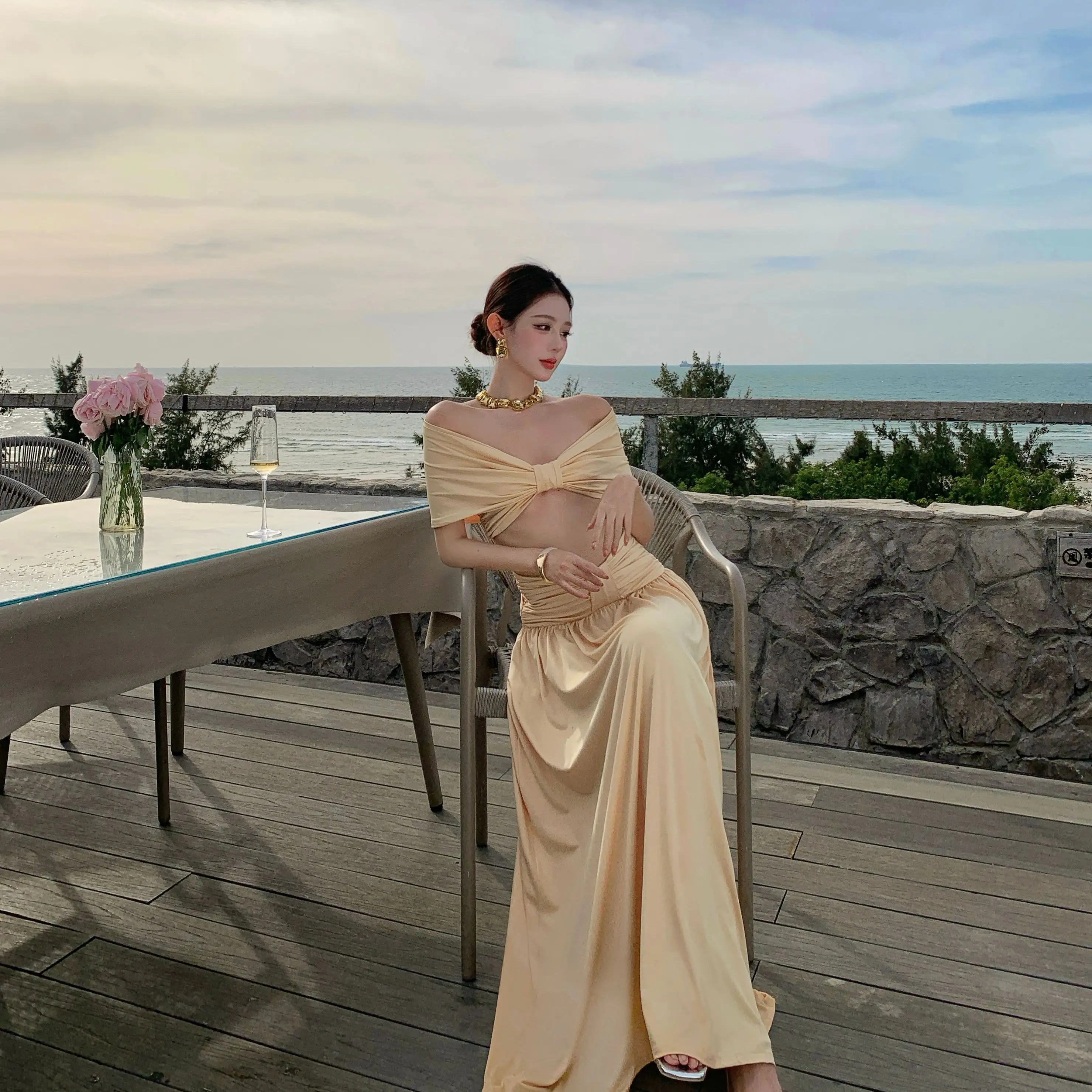 Thai-style island vacation set for womensexy hot girl off-the-shoulder crop top and midi skirt two-piece set for seaside traveL
Thai-style island vacation set for womensexy hot girl off-the-shoulder crop top and midi skirt two-piece set for seaside traveL
