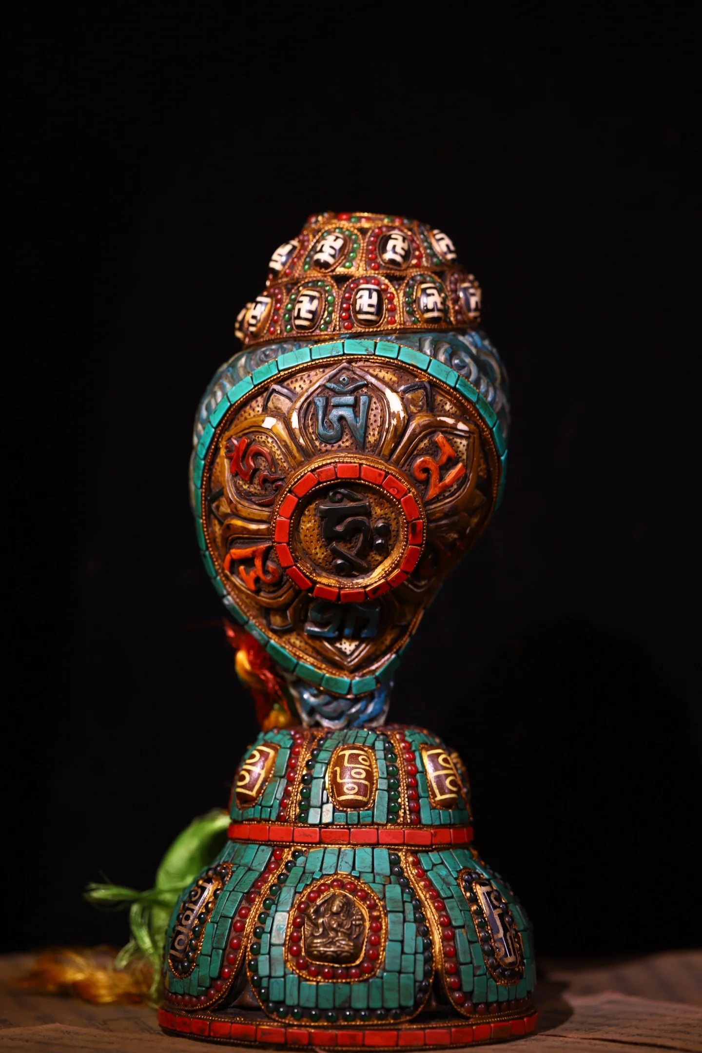 11"Old Natural Conch Painted Mosaic Gem gZi Beads Turquoise Six character mantra Buddha conch Bodhi Root Base Worship Hall
11"Old Natural Conch Painted Mosaic Gem gZi Beads Turquoise Six character mantra Buddha conch Bodhi Root Base Worship Hall