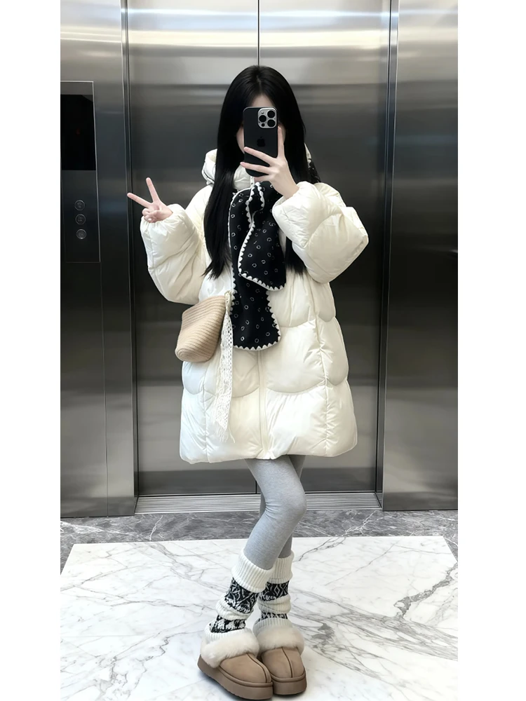Женская белая длинная пуховая куртка Cloud Bread Sle с капюшоном, корейский свободный крой, зимняя новинка, модная и удобная
Женская белая длинная пуховая куртка Cloud Bread Sle с капюшоном, корейский свободный крой, зимняя новинка, модная и удобная