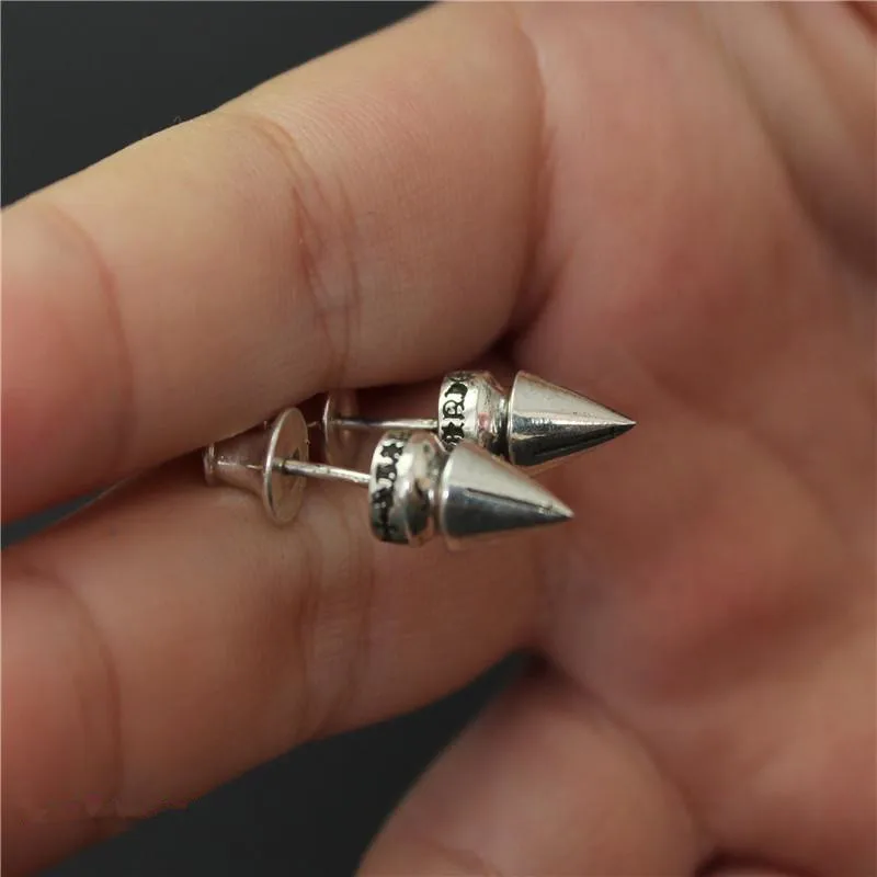 European and American fashion hip-hop fashion 925 sterling silver bullet stud earrings, men's and women's personalized earrings
European and American fashion hip-hop fashion 925 sterling silver bullet stud earrings, men's and women's personalized earrings