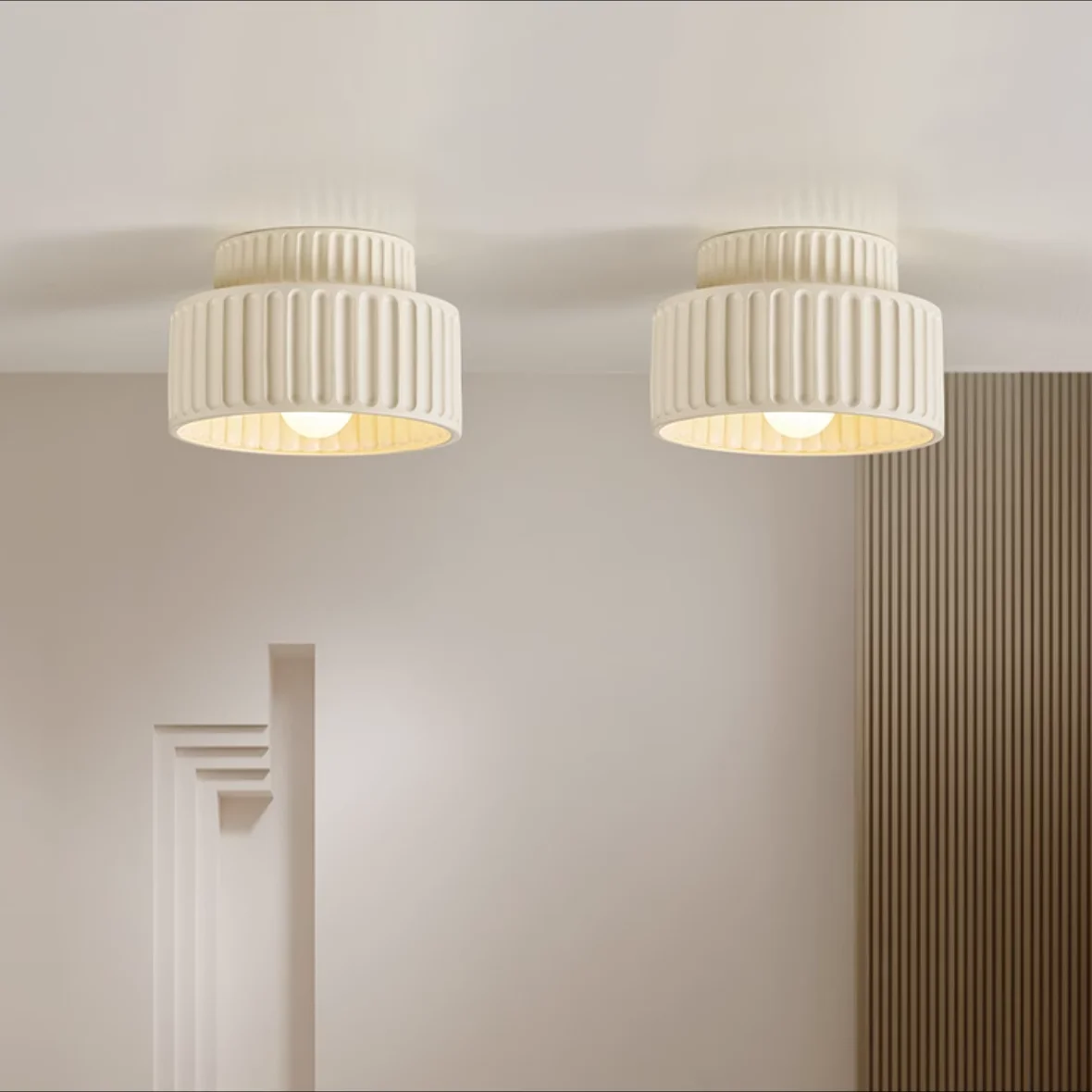 Cream-colored round double-layer ceiling lamp, Nordic French ceiling indoor living resin wall lamp (excluding light bulb).
Cream-colored round double-layer ceiling lamp, Nordic French ceiling indoor living resin wall lamp (excluding light bulb).