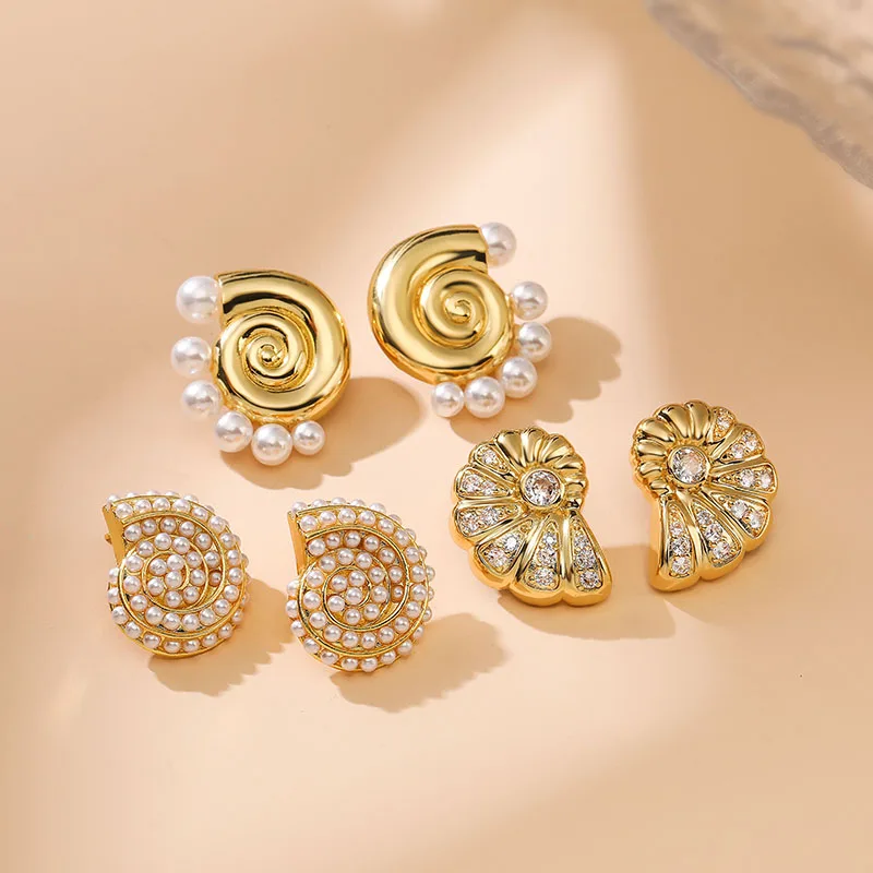 HECHENG Conch Geometric Shapes Inlaid with Pearls and Zirconia Exquisite and Elegant Women's 3D Earrings Party Beach Accessories
HECHENG Conch Geometric Shapes Inlaid with Pearls and Zirconia Exquisite and Elegant Women's 3D Earrings Party Beach Accessories