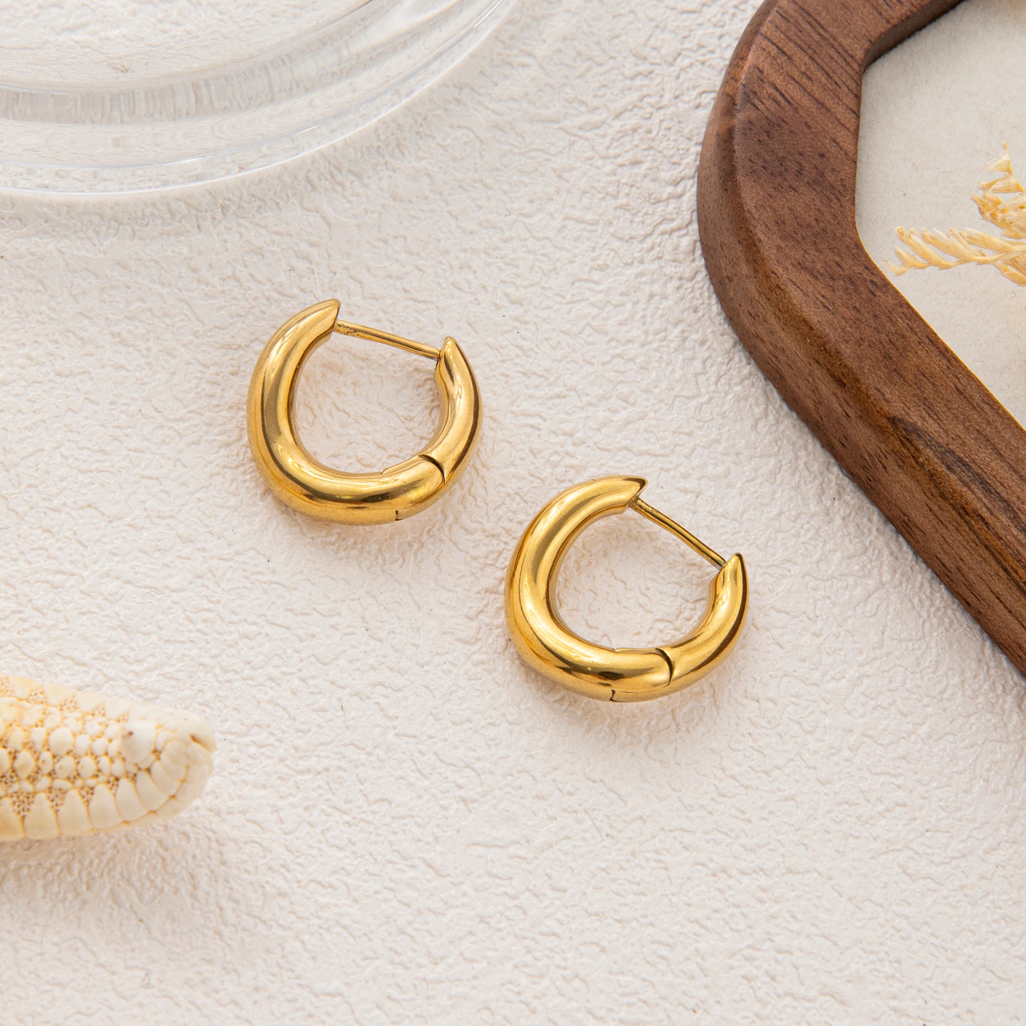 Classic minimalist high-end irregular curved earrings for women Stainless steel jewelry
Classic minimalist high-end irregular curved earrings for women Stainless steel jewelry