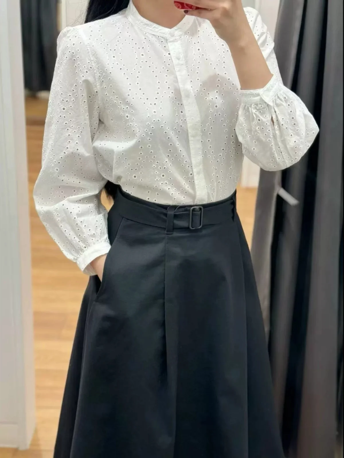 Spring Women's Cotton round Ne Embroidered Lantern Sve irt Loose Hollow out Design Long Sve Polyester Fiber Blouse
Spring Women's Cotton round Ne Embroidered Lantern Sve irt Loose Hollow out Design Long Sve Polyester Fiber Blouse