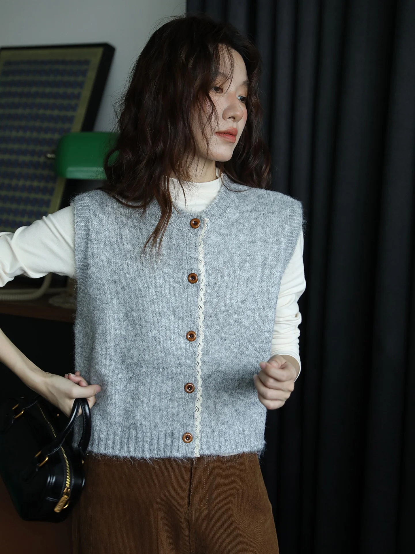 Retro round Ne Knitted Slim Fit Sweater Vest Cardigan Versatile Korean Sle Autumn Winter Top Design Sense Body a Ou...
Retro round Ne Knitted Slim Fit Sweater Vest Cardigan Versatile Korean Sle Autumn Winter Top Design Sense Body a Ou...