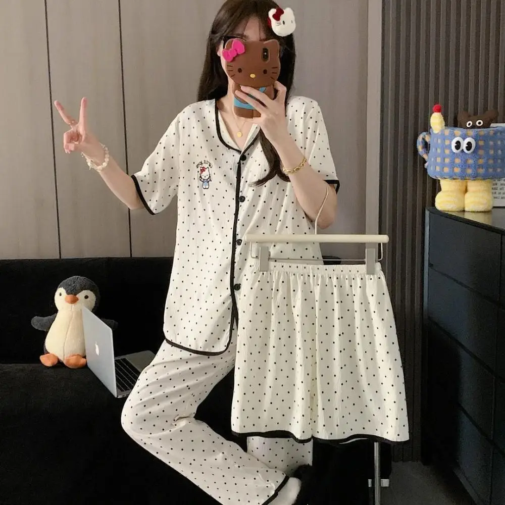 Летний пижамный костюм из 3 предметов, милый женский костюм Hello Kitty Sanrio, аниме, хлопковые штаны с короткими рукавами, комплект домашней одежды для девочек с героями мультфильмов
Летний пижамный костюм из 3 предметов, милый женский костюм Hello Kitty Sanrio, аниме, хлопковые штаны с короткими рукавами, комплект домашней одежды для девочек с героями мультфильмов