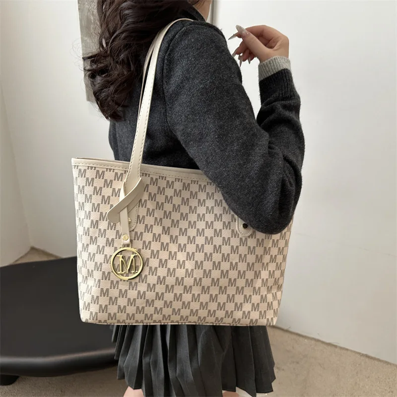 Модная большая сумка, осень/зима 2026, женская повседневная сумка через плечо с верхней ручкой, стильный кошелек большой вместимости
Модная большая сумка, осень/зима 2026, женская повседневная сумка через плечо с верхней ручкой, стильный кошелек большой вместимости