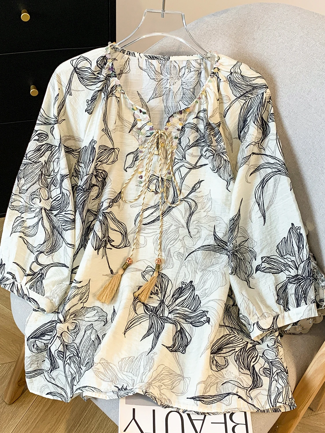 Elegant Bohemian Print Shirt Women's Fashionable Tie Sleeve Top Casual Loose Fit Summer Breathable V-neck Lantern Sleeve
Elegant Bohemian Print Shirt Women's Fashionable Tie Sleeve Top Casual Loose Fit Summer Breathable V-neck Lantern Sleeve