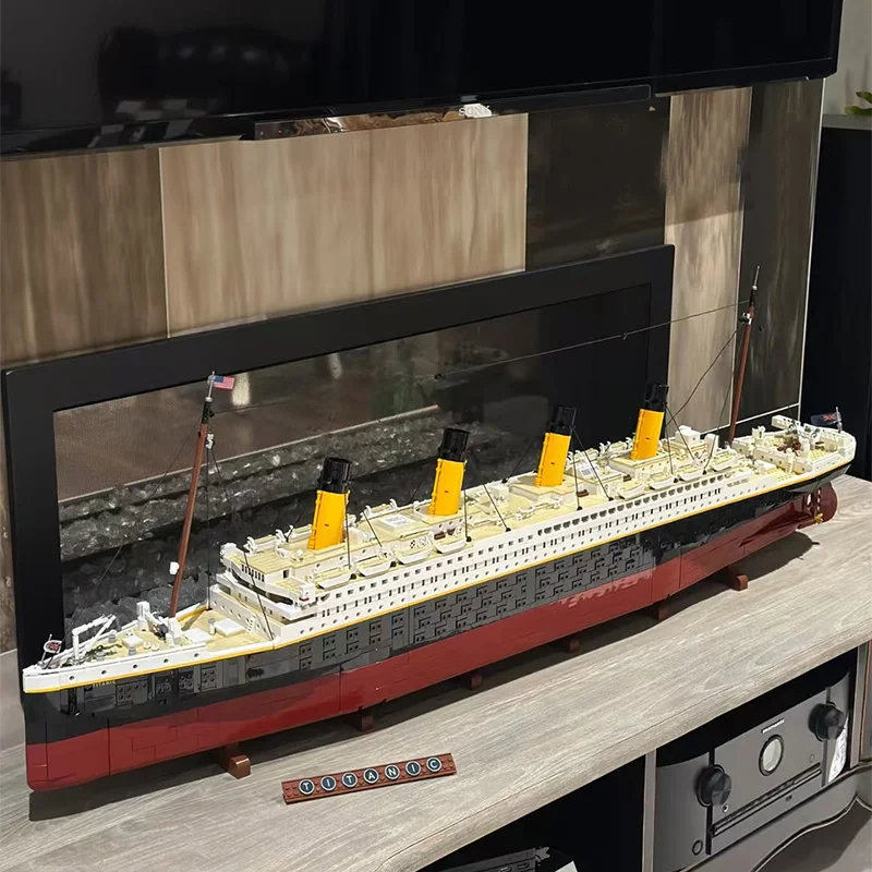 IN STOCK 9090pcs Titani Titanic Large Cruise Boat Ship Steamship Bricks Building Blocks Children Diy Toys Gifts 
IN STOCK 9090pcs Titani Titanic Large Cruise Boat Ship Steamship Bricks Building Blocks Children Diy Toys Gifts
