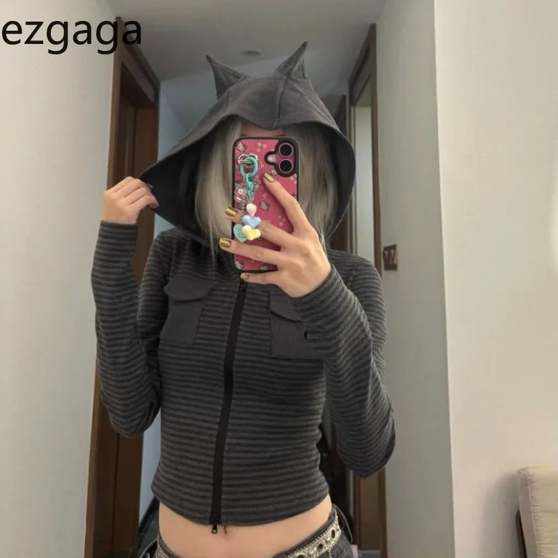 Ezgaga Hoodies Women Vintage Autumn 2025 New Fashion Slim Cropped Jackets Outwear Pockets Zipper Y2k Harajuku Sweatshirt
Ezgaga Hoodies Women Vintage Autumn 2025 New Fashion Slim Cropped Jackets Outwear Pockets Zipper Y2k Harajuku Sweatshirt