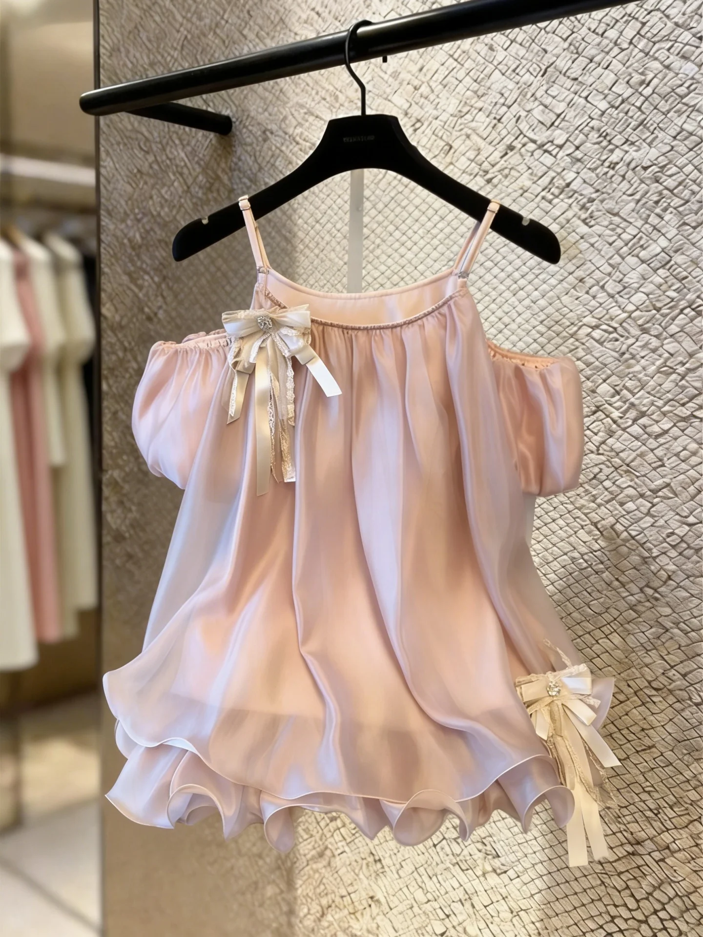 Gentle Wind Pure Desire Shoulder Bared Strap Chiffon Top Women's mid Length Super Fairy Tale Knot Summer New Arrival
Gentle Wind Pure Desire Shoulder Bared Strap Chiffon Top Women's mid Length Super Fairy Tale Knot Summer New Arrival