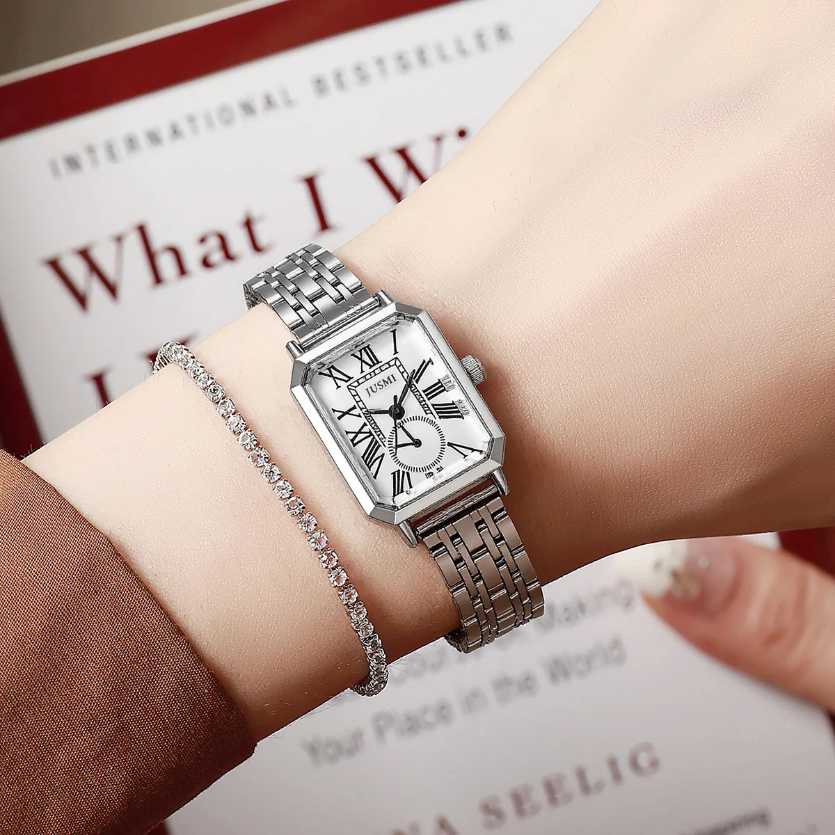 Модный и простой квадратный циферблат с римскими цифрами и стальным ремешком для женщин, набор браслетов для кварцевых часов из 2 штук, подходит для Holida
Модный и простой квадратный циферблат с римскими цифрами и стальным ремешком для женщин, набор браслетов для кварцевых часов из 2 штук, подходит для Holida