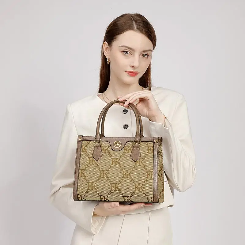 Модная сумка-тоут, роскошная женская сумка через плечо, в ретро-стиле, в британском стиле, для повседневного использования, из мягкой ткани
Модная сумка-тоут, роскошная женская сумка через плечо, в ретро-стиле, в британском стиле, для повседневного использования, из мягкой ткани