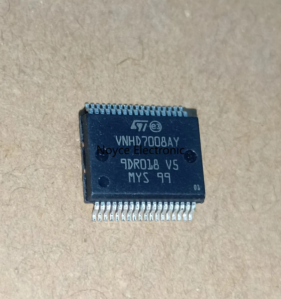 1PCS/LOT 100% original VNHD7008AYTR new spot VNHD7008AY automotive grade power ignition controller SSO36
1PCS/LOT 100% original VNHD7008AYTR new spot VNHD7008AY automotive grade power ignition controller SSO36