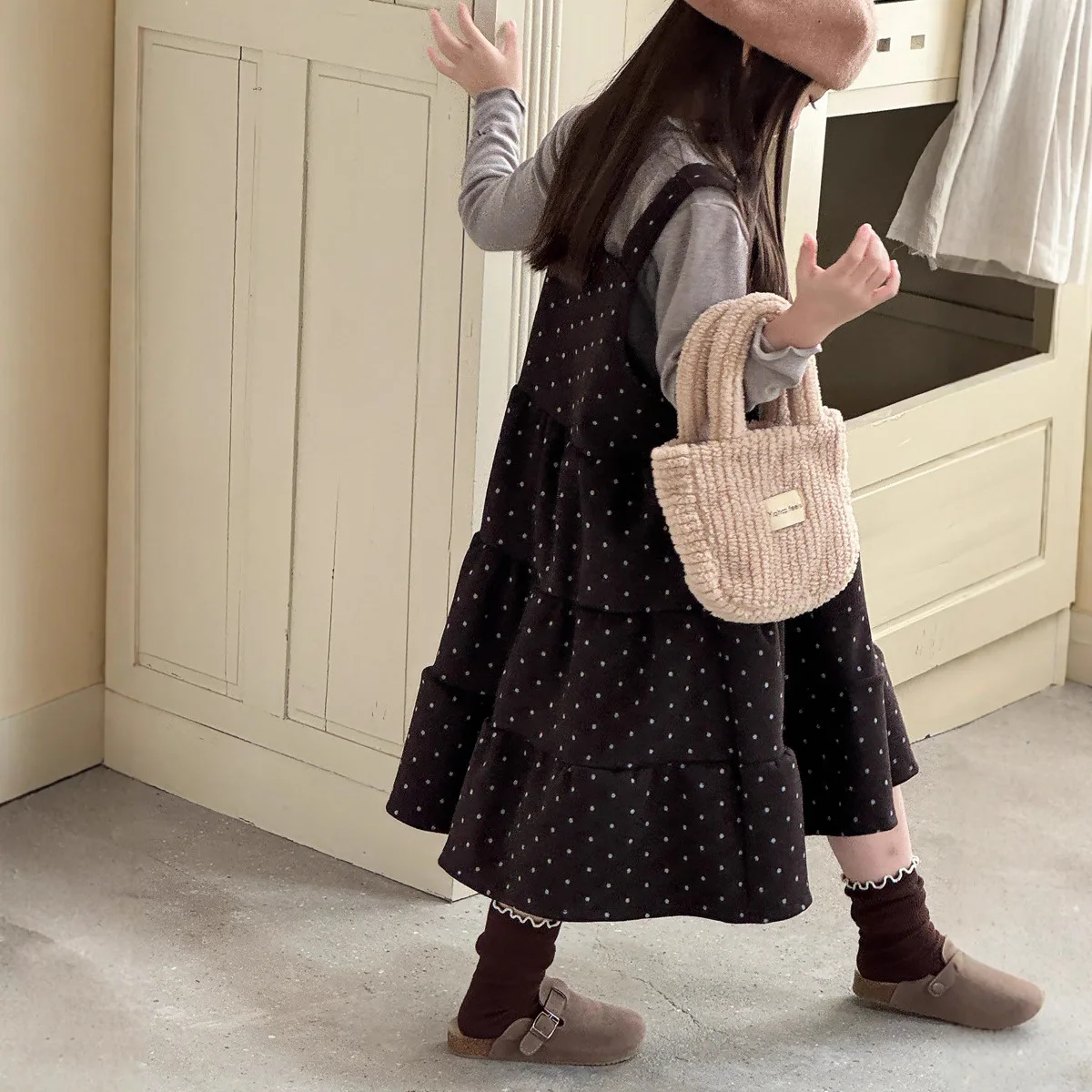Girls Dress Autumn and Winter New Korean Version Shoulder Strap Skirt Polka Dot Woolen Cake Skirt Cute and Sweet Layering
Girls Dress Autumn and Winter New Korean Version Shoulder Strap Skirt Polka Dot Woolen Cake Skirt Cute and Sweet Layering