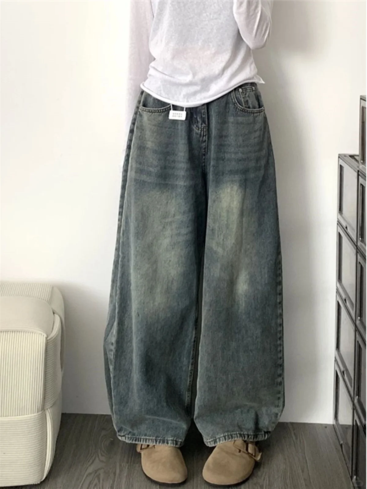 Американские джинсы с высокой талией, прямые, женские, весна-лето, в стиле High Street, свободные, стройнящие, драпированные, широкие штанины, длиной до пола...
Американские джинсы с высокой талией, прямые, женские, весна-лето, в стиле High Street, свободные, стройнящие, драпированные, широкие штанины, длиной до пола...