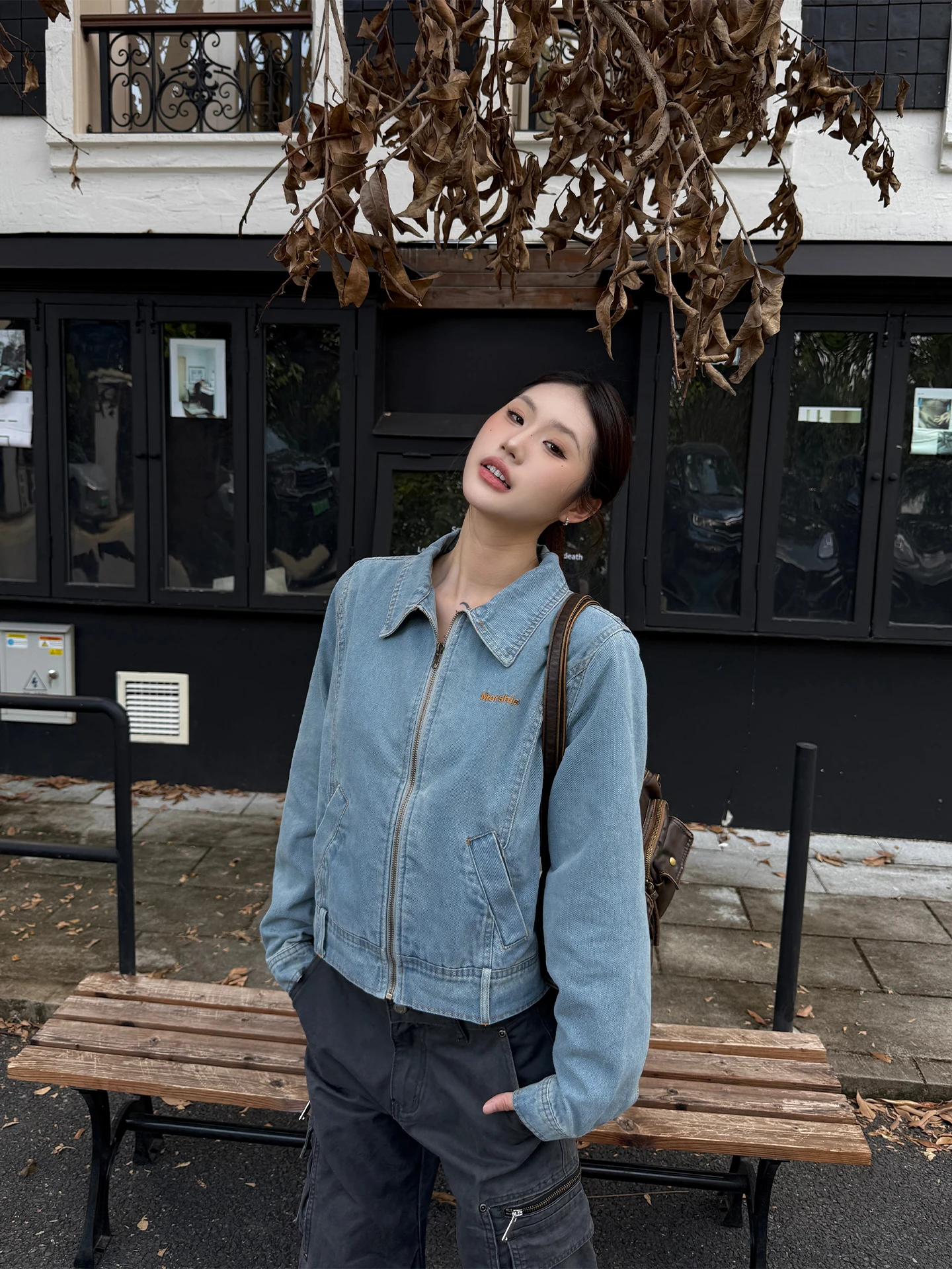 Джинсовая куртка Don Cry в американском ретро-стиле, женская, свободного кроя, с отложным воротником, повседневная, модная, из смесовой ткани (хлопок, вискоза, полиэстер), на молнии
Джинсовая куртка Don Cry в американском ретро-стиле, женская, свободного кроя, с отложным воротником, повседневная, модная, из смесовой ткани (хлопок, вискоза, полиэстер), на молнии