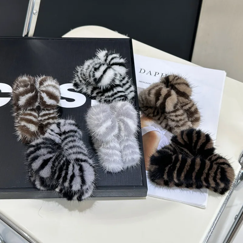 Mink Fur Hair Clip Cute And Stylish Plush Hair Claw Fluffy Hair Accessory Headwear Shark Clip Hairpins Crab For Women Girls
Mink Fur Hair Clip Cute And Stylish Plush Hair Claw Fluffy Hair Accessory Headwear Shark Clip Hairpins Crab For Women Girls