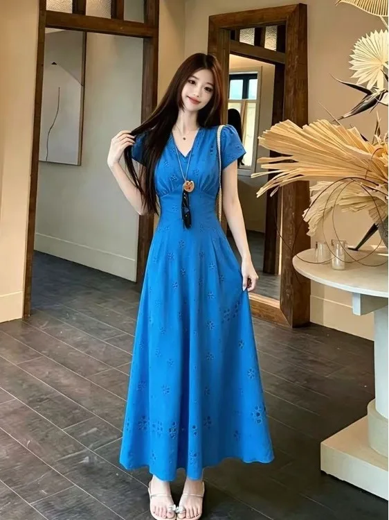 plus Size Women's Blue Short Sleeve V-Neck Hollow out Dress Summer New Style Waist-Cinching Belly- Concealing Long Dress
plus Size Women's Blue Short Sleeve V-Neck Hollow out Dress Summer New Style Waist-Cinching Belly- Concealing Long Dress