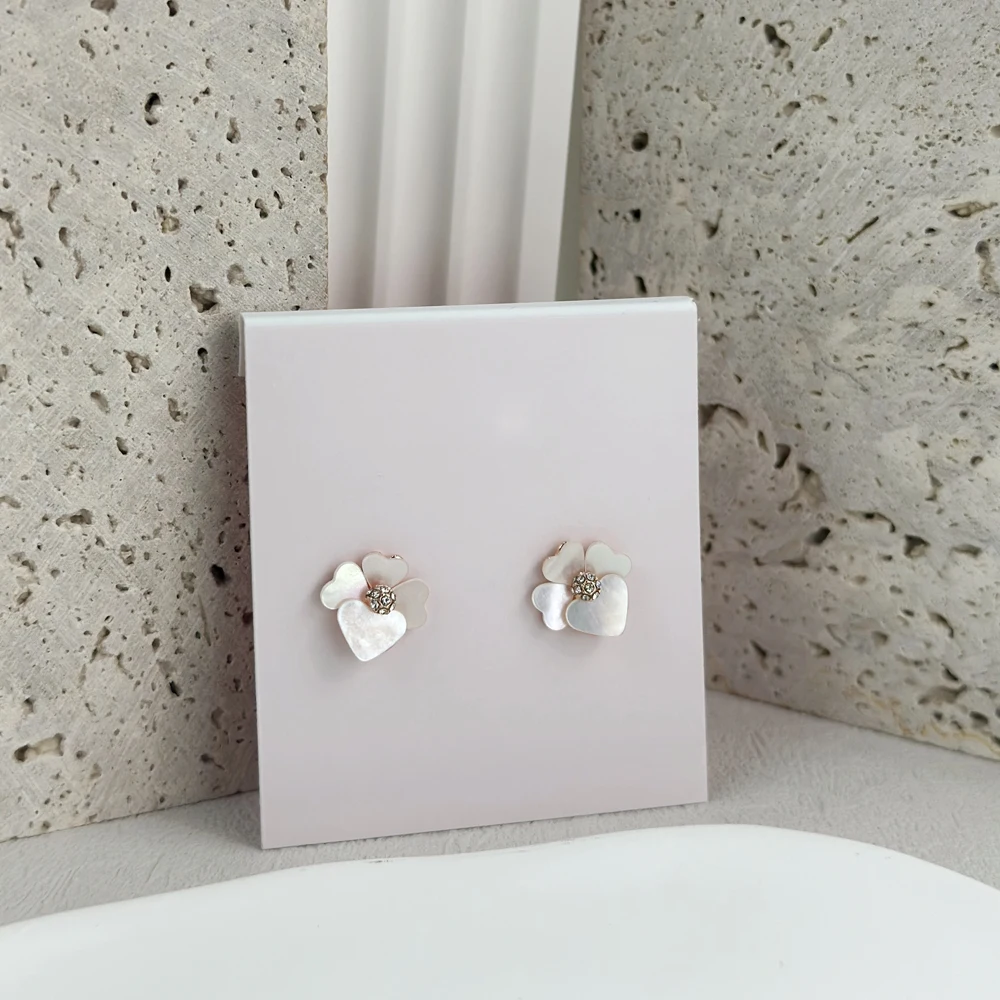 Fashion Jewelry Heart Pearl Shell Petal Stud Earrings for OL Women, Unique Birthday Gift
Fashion Jewelry Heart Pearl Shell Petal Stud Earrings for OL Women, Unique Birthday Gift