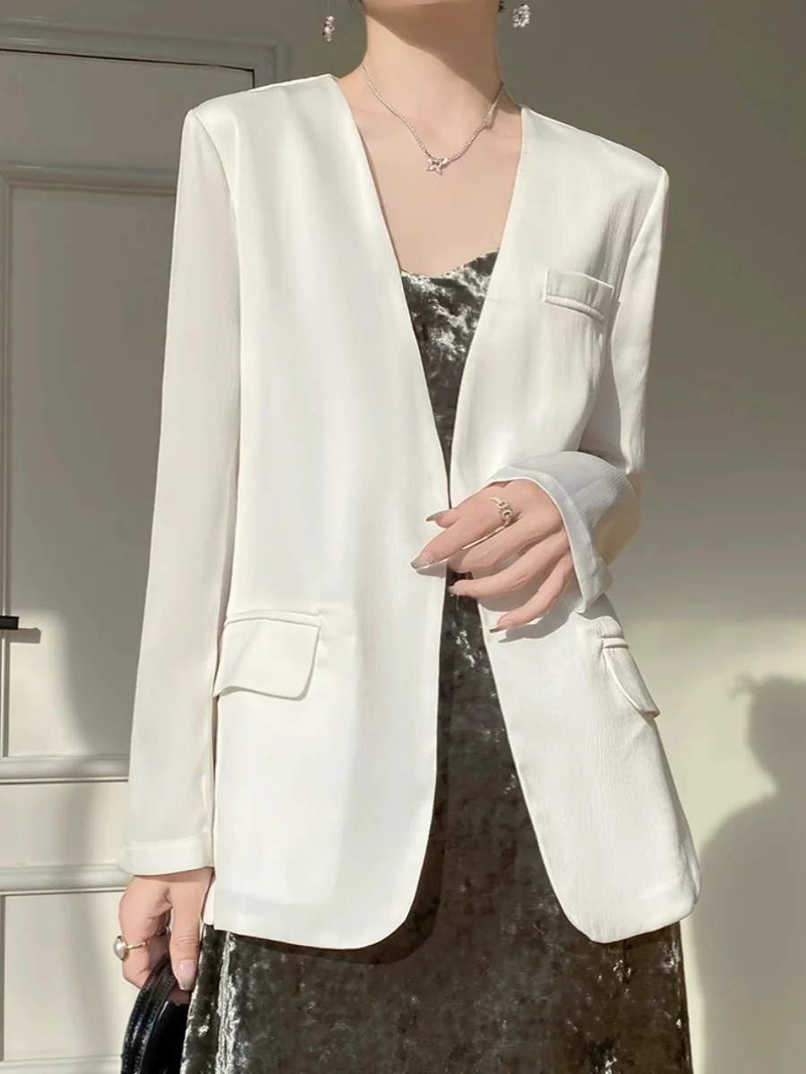 Весна 2025: Новинка! Женский деловой костюм из ацетата с белым воротником. Повседневный, но элегантный пиджак для офиса. Премиум-класс. Модный тренд для поездок на работу.
Весна 2025: Новинка! Женский деловой костюм из ацетата с белым воротником. Повседневный, но элегантный пиджак для офиса. Премиум-класс. Модный тренд для поездок на работу.