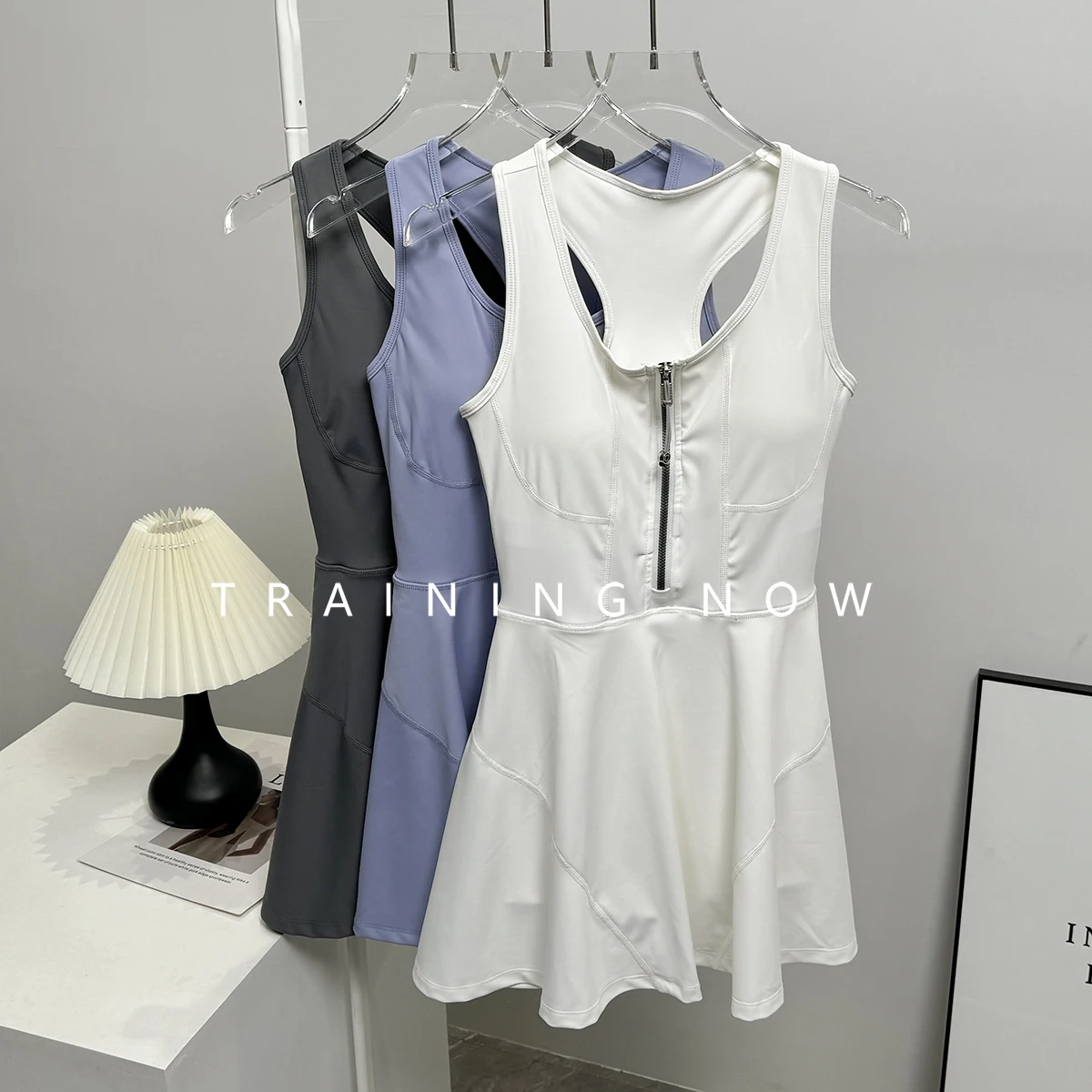 Высококачественное спортивное платье для женщин с нагрудником, униформа для йоги, бега, бадминтона, профессиональная быстросохнущая юбка для фитнеса и тенниса
Высококачественное спортивное платье для женщин с нагрудником, униформа для йоги, бега, бадминтона, профессиональная быстросохнущая юбка для фитнеса и тенниса