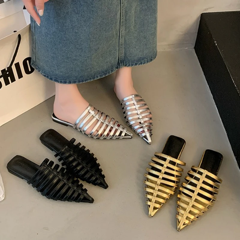 Летние женские тапочки, повседневная женская обувь с острым носком, модные шлепанцы на низком каблуке, полые сандалии, женские шлепанцы больших размеров
Летние женские тапочки, повседневная женская обувь с острым носком, модные шлепанцы на низком каблуке, полые сандалии, женские шлепанцы больших размеров