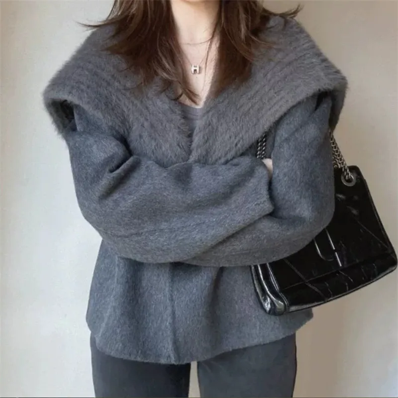 New Fall Winter Women Grey Short Cardigan Fashion Soft Fur Knitted Patchwork Lapel Collar Jacket Jumper Long Sleeve Thick Coat
New Fall Winter Women Grey Short Cardigan Fashion Soft Fur Knitted Patchwork Lapel Collar Jacket Jumper Long Sleeve Thick Coat