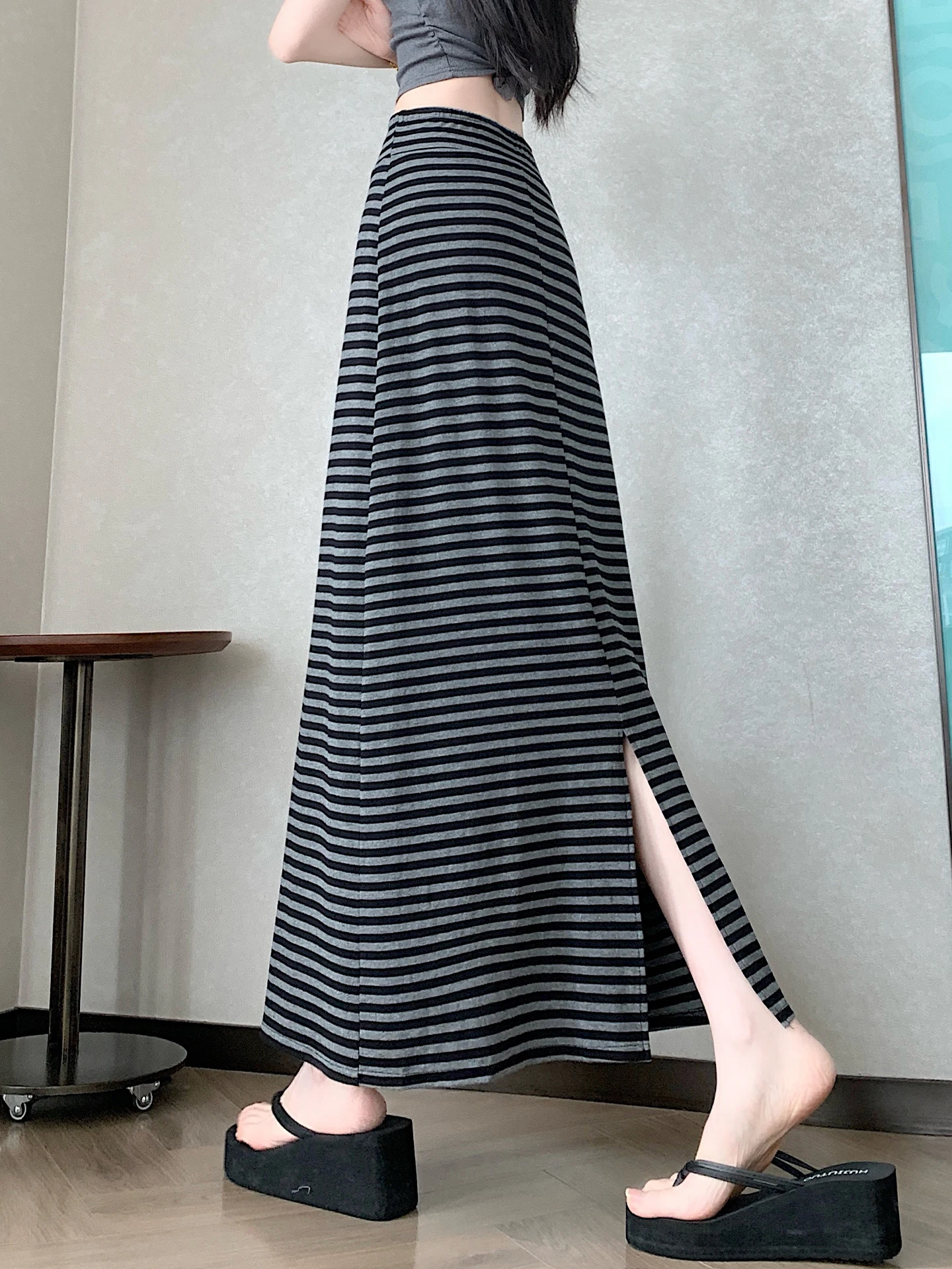 Retro A-Line Striped Knitted Skirt Women Summer New Lazy Draped Straight Long Skirt Sweatshirt High Waist Polyester Fiber
Retro A-Line Striped Knitted Skirt Women Summer New Lazy Draped Straight Long Skirt Sweatshirt High Waist Polyester Fiber