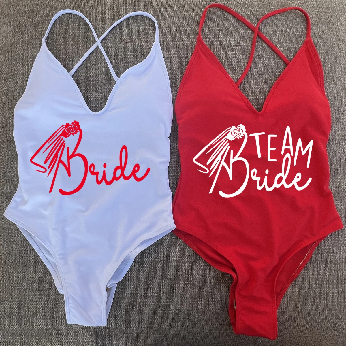 Цельный купальник Team Bride для женщин с вуалью, монокини, купальный костюм невесты с принтом, пляжная одежда с подкладкой, купальники
Цельный купальник Team Bride для женщин с вуалью, монокини, купальный костюм невесты с принтом, пляжная одежда с подкладкой, купальники