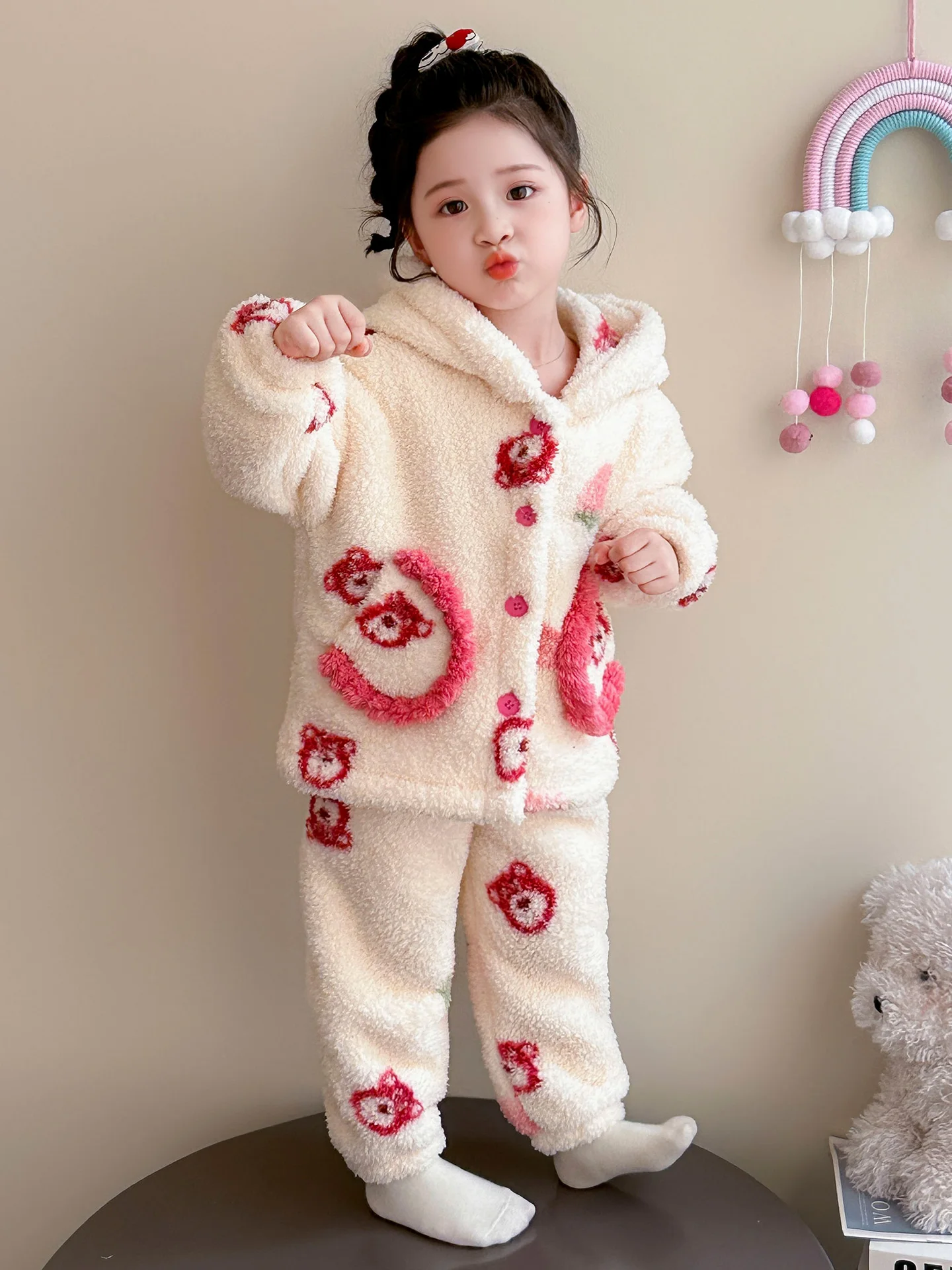 Комплект для девочек: утепленный флисовый костюм с капюшоном и принтом медведя, осенне-зимний, из двух предметов, для дома, с длинными рукавами и брюками
Комплект для девочек: утепленный флисовый костюм с капюшоном и принтом медведя, осенне-зимний, из двух предметов, для дома, с длинными рукавами и брюками