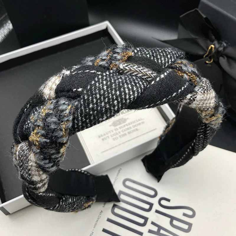 Retro woven hairpin hair for women with high skull and top, adult external hair strap, headband, pressed hair, face wash headban
Retro woven hairpin hair for women with high skull and top, adult external hair strap, headband, pressed hair, face wash headban