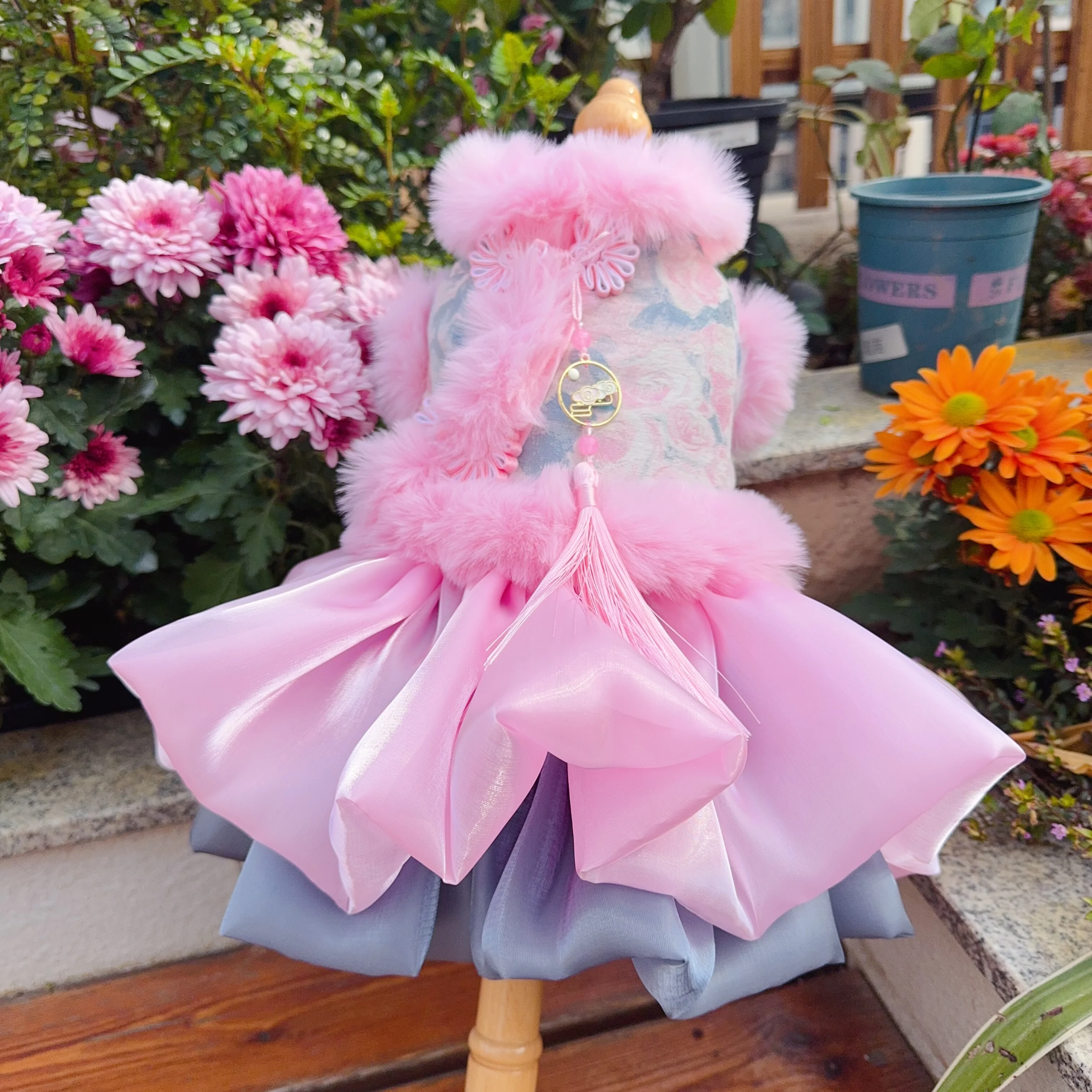 Chinese Style Luxury Pet Dog Clothes Embroidery Print Plush Coat Dress For Small Medium Dogs Poodle Winter Puppy Outfits
Chinese Style Luxury Pet Dog Clothes Embroidery Print Plush Coat Dress For Small Medium Dogs Poodle Winter Puppy Outfits