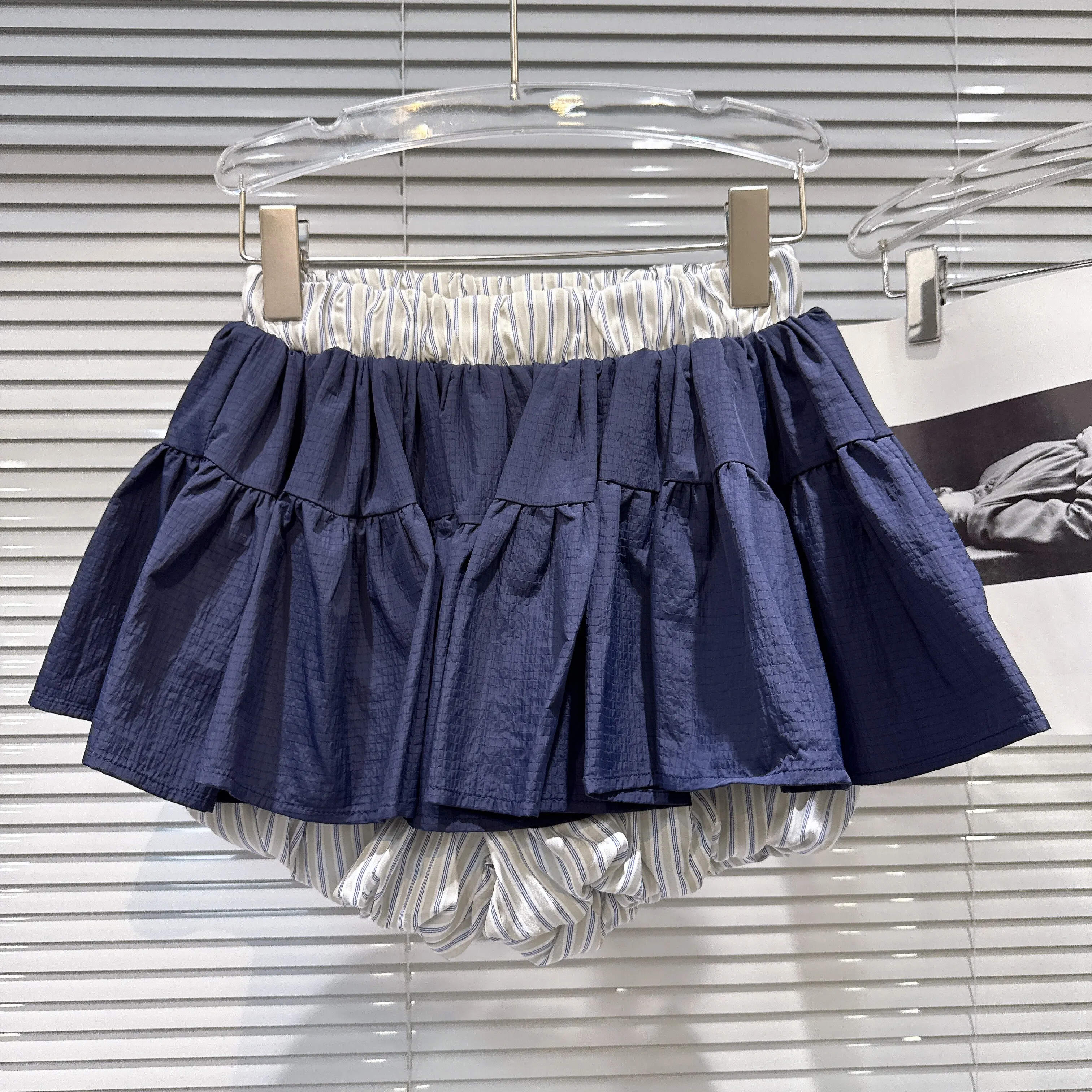 2026 Summer New Ballet-inspired Striped Patchwork Lined Elastic Waist Mini Tutu Skirt for Ladies
2026 Summer New Ballet-inspired Striped Patchwork Lined Elastic Waist Mini Tutu Skirt for Ladies
