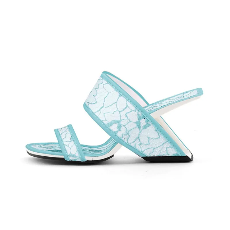 2025 Women's Summer Lace Embroidered Hollow Slope Heel External Slippers European and American Fashion Banquet Sandals
2025 Women's Summer Lace Embroidered Hollow Slope Heel External Slippers European and American Fashion Banquet Sandals