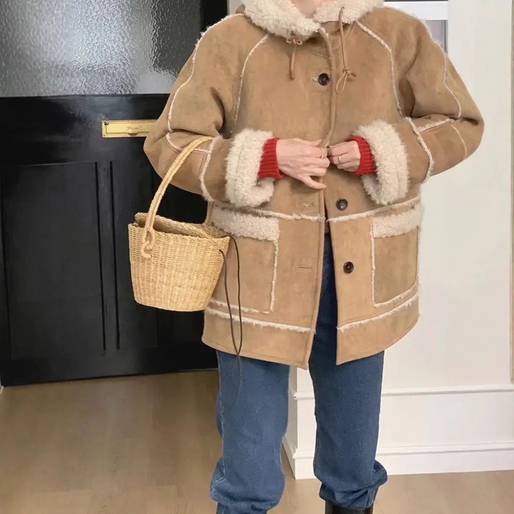 Женское зимнее меховое пальто из овечьей шерсти с капюшоном на молнии на одно касание, повседневный элегантный стиль на складе
Женское зимнее меховое пальто из овечьей шерсти с капюшоном на молнии на одно касание, повседневный элегантный стиль на складе