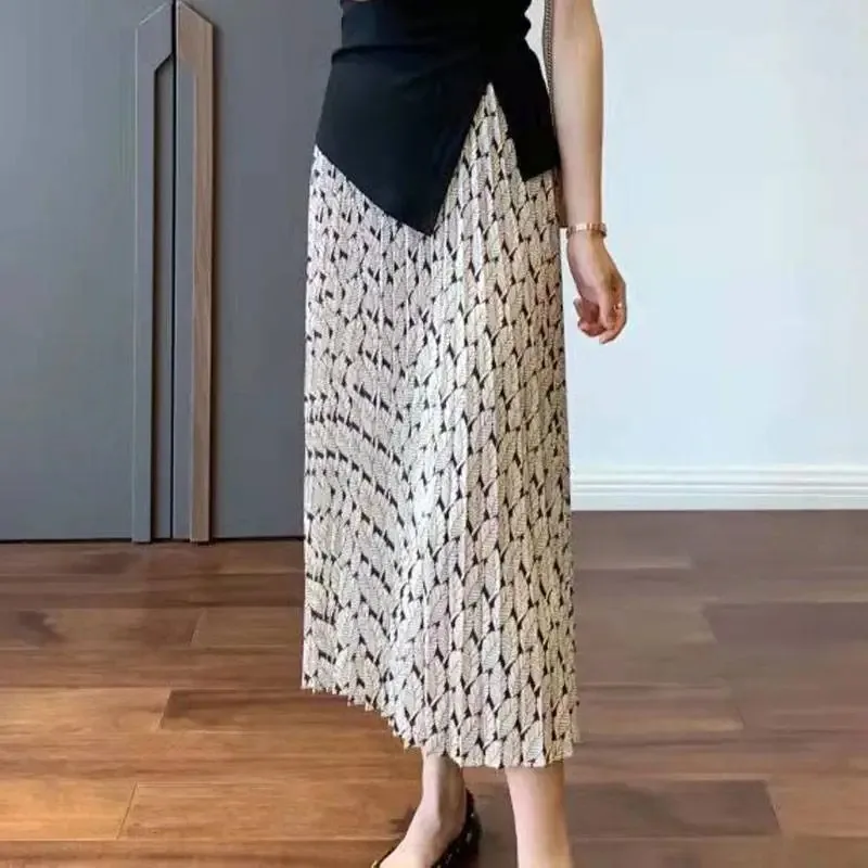 Women's Geometric Print Pleated Midi Skirt High Waist Casual A-Line Skirt
Women's Geometric Print Pleated Midi Skirt High Waist Casual A-Line Skirt
