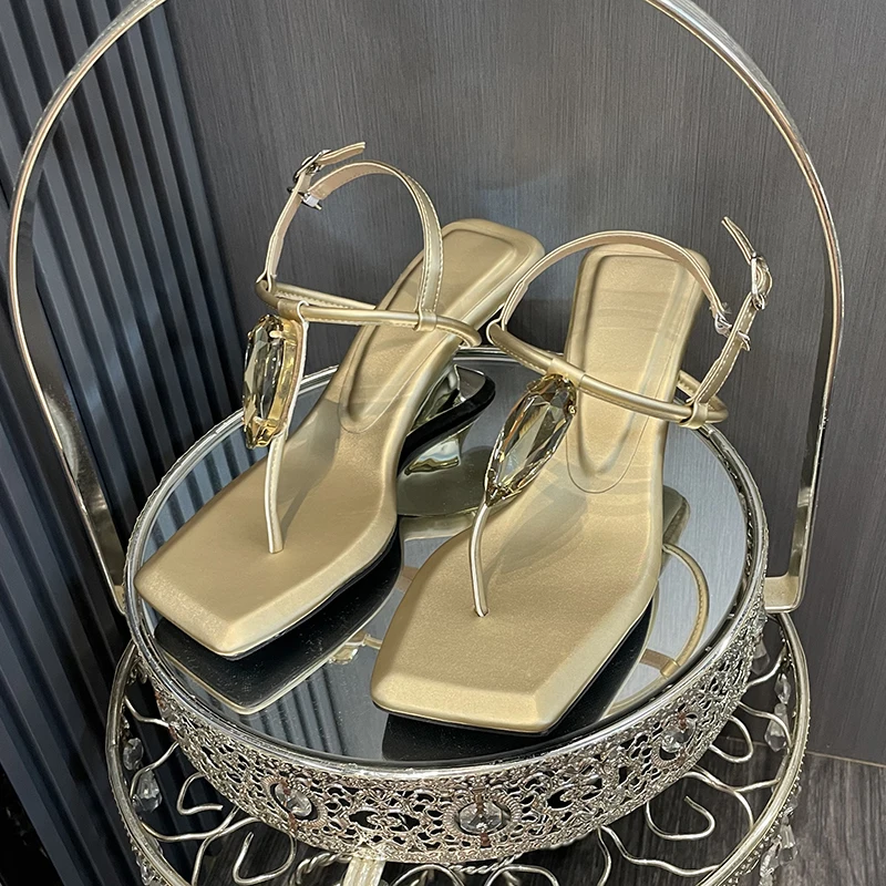 Rhinestone Mid Heel Wedge Women Sandals 2025 New Summer Fashion Clip-toe Flip Flops Square Toe Sexy Dress High Heels
Rhinestone Mid Heel Wedge Women Sandals 2025 New Summer Fashion Clip-toe Flip Flops Square Toe Sexy Dress High Heels