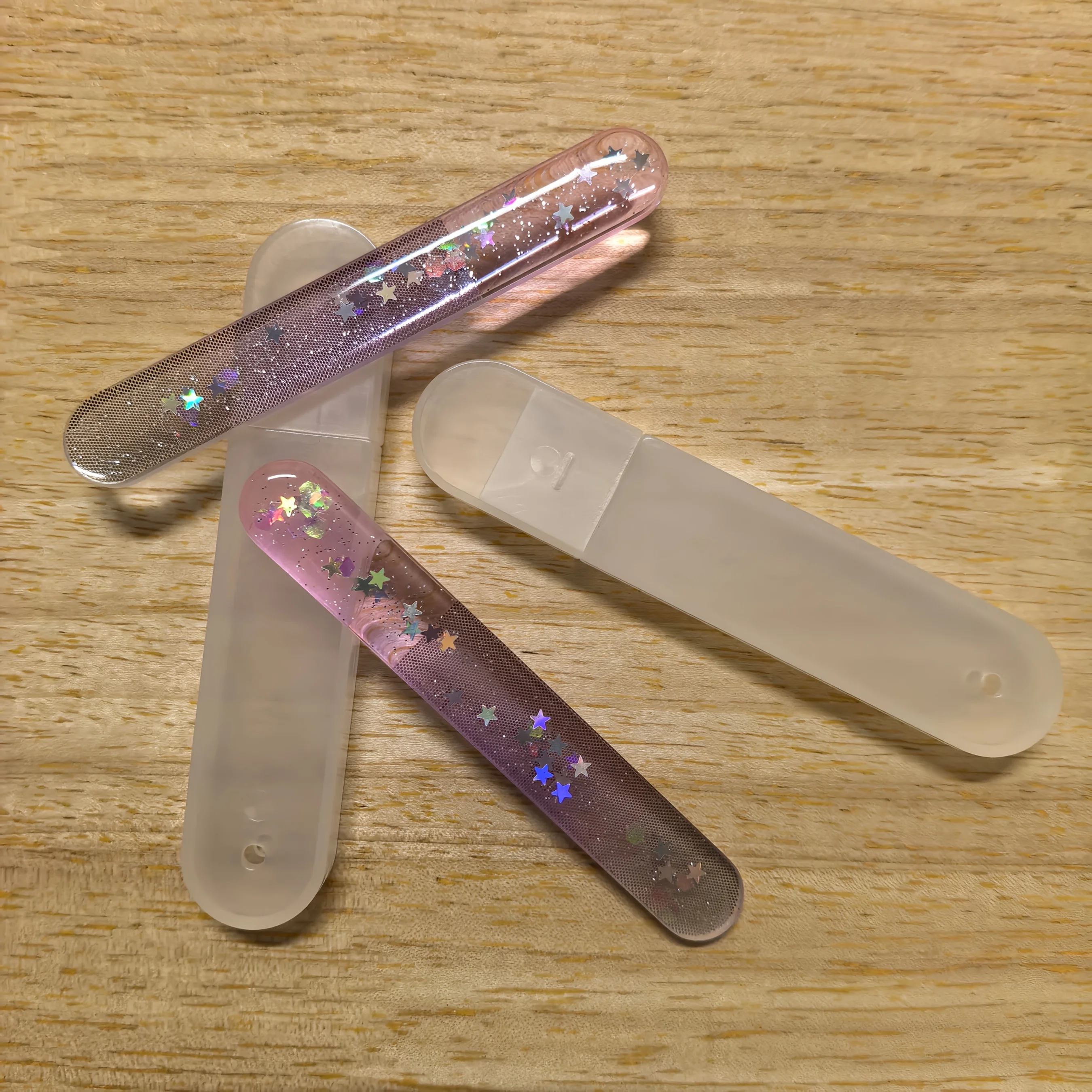 2 pieces of purple powder, one color crystal clear drip glue layer, nano polishing file with box, portable wear-resistant polishing and rubbing strip, nail care companion, fashionable and cute nail care essential, odorless and washable nail protection
2 pieces of purple powder, one color crystal clear drip glue layer, nano polishing file with box, portable wear-resistant polishing and rubbing strip, nail care companion, fashionable and cute nail care essential, odorless and washable nail protection