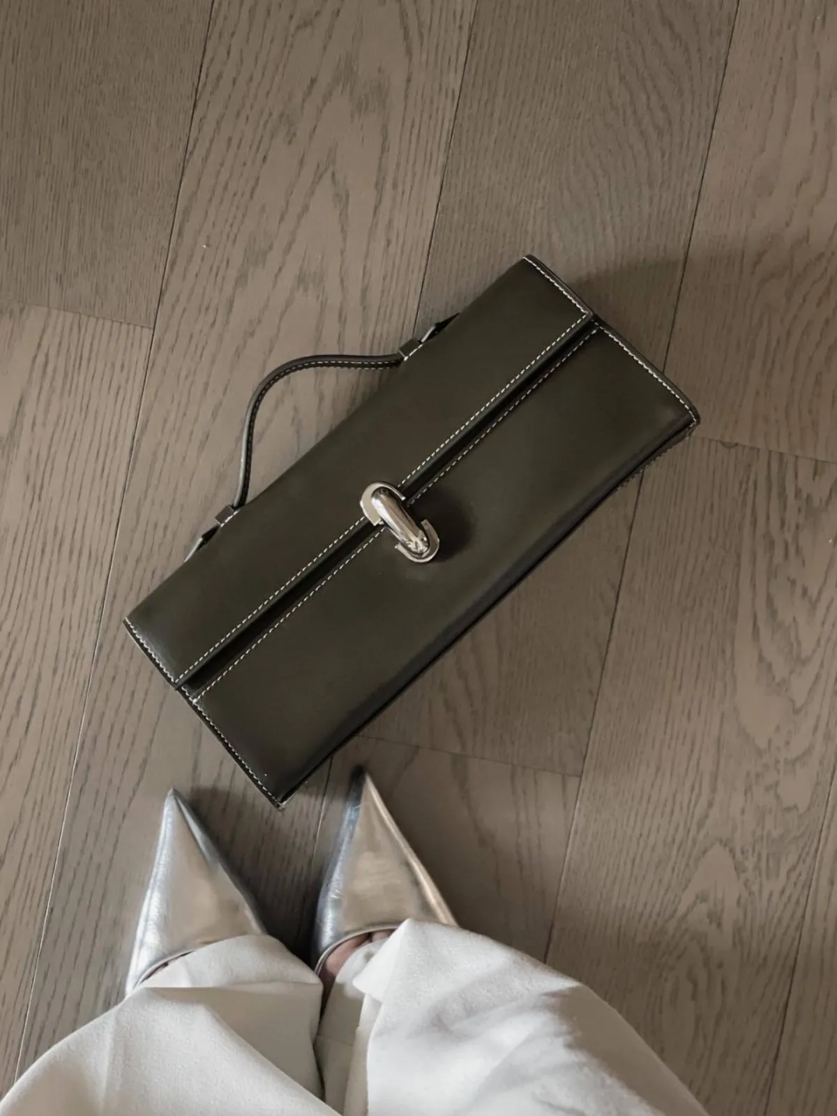 Designer luxury women's bag vintage handbag, French minimalist cowhide baguette bag, top handle bag
Designer luxury women's bag vintage handbag, French minimalist cowhide baguette bag, top handle bag