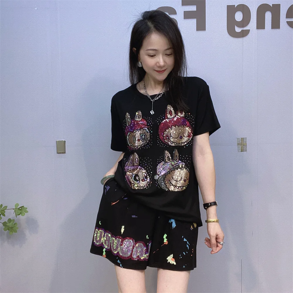2025 Summer 2 Piece Sets Womens Outfits Cartoon Diamonds Black Tracksuit Casual Knitting Tops and Shorts Suits Женские Кастюмы
2025 Summer 2 Piece Sets Womens Outfits Cartoon Diamonds Black Tracksuit Casual Knitting Tops and Shorts Suits Женские Кастюмы