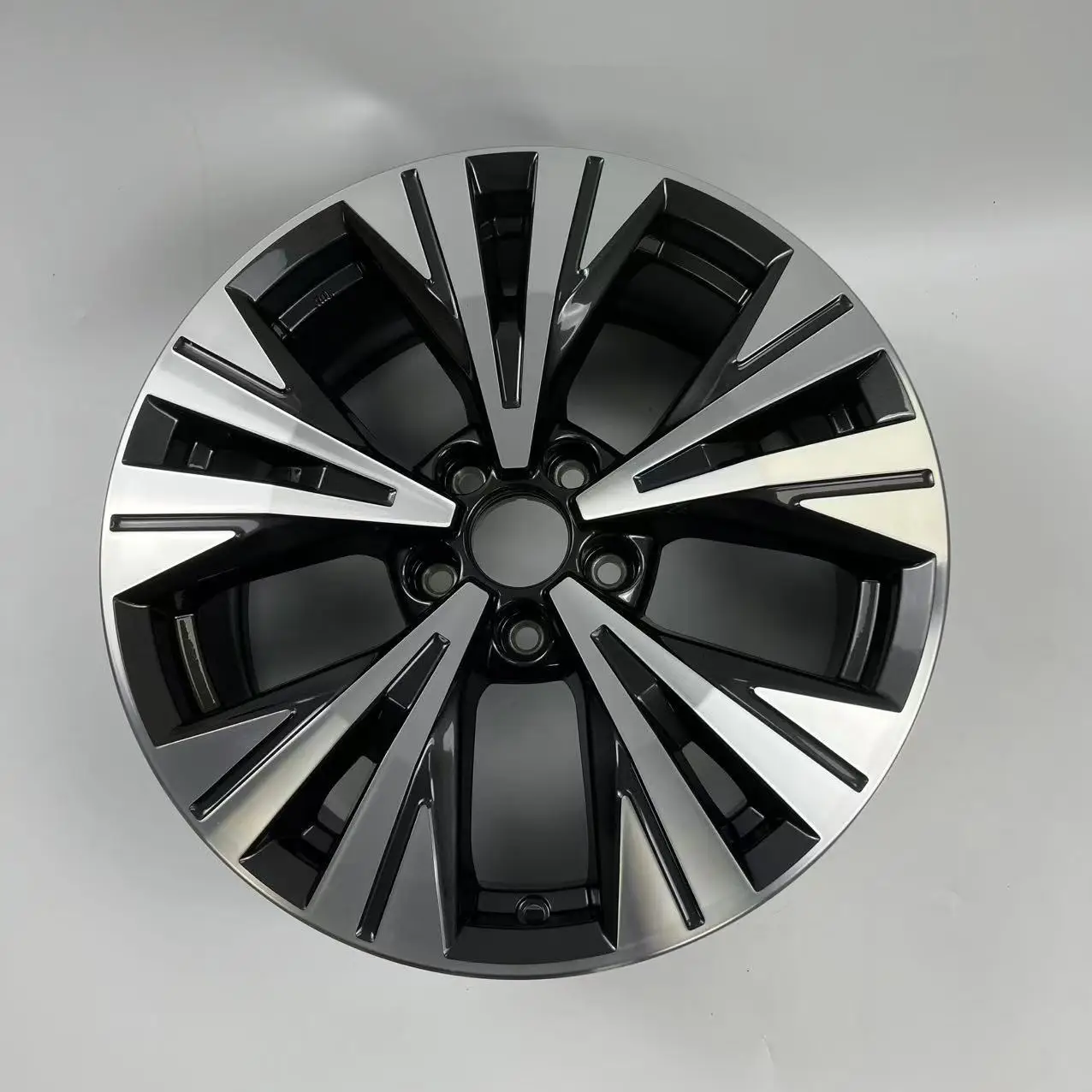 The list price is oneApplicable to:Suitable for Nissan Qijun 18-inch original car boutique matching aluminum alloy steel rim, or 
The list price is oneApplicable to:Suitable for Nissan Qijun 18-inch original car boutique matching aluminum alloy steel rim, or