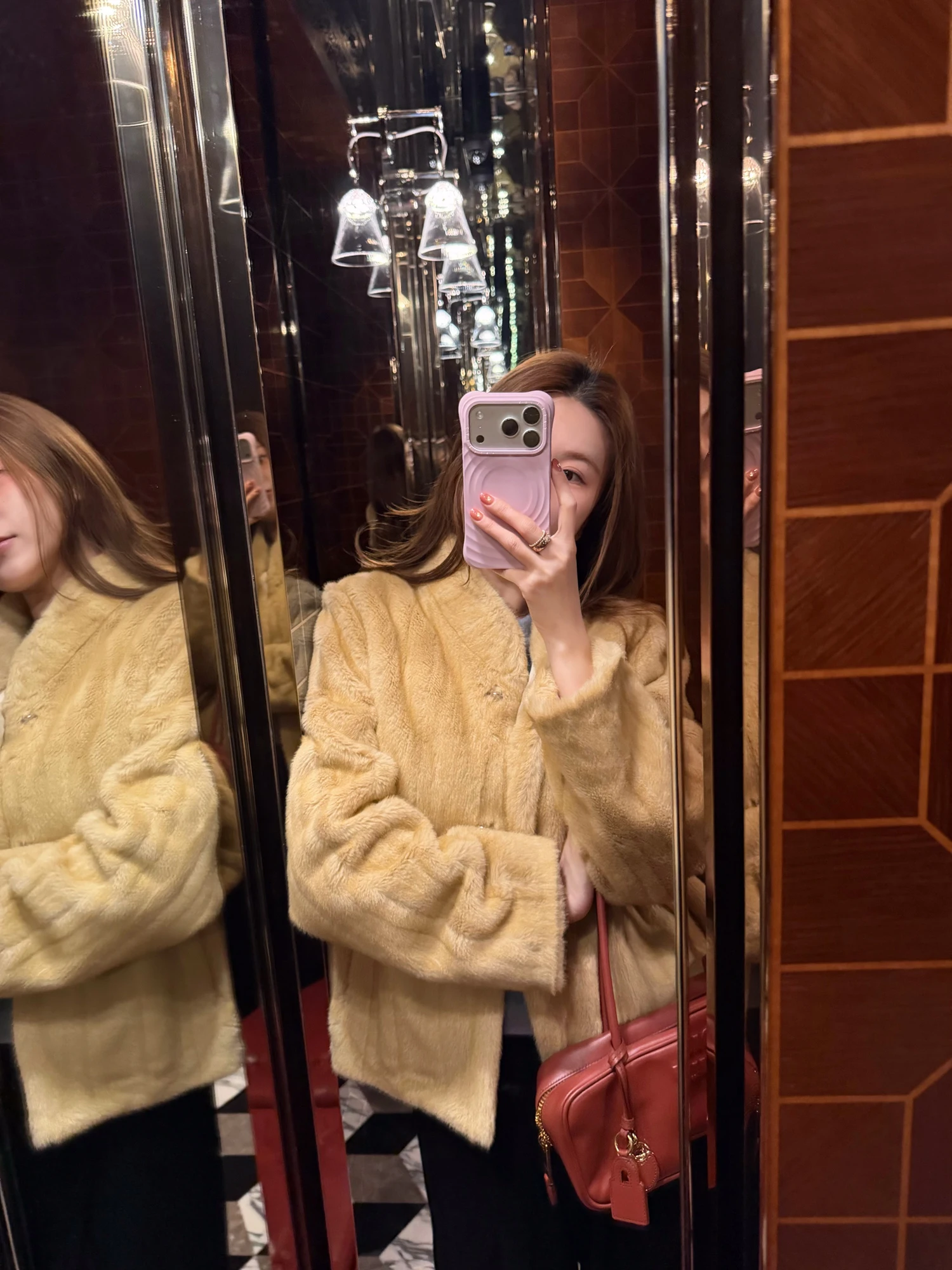 Официальная новинка Realzz: Экологичная женская куртка из искусственного меха норки с эффектом драпировки, длинный рукав, укороченная модель
Официальная новинка Realzz: Экологичная женская куртка из искусственного меха норки с эффектом драпировки, длинный рукав, укороченная модель