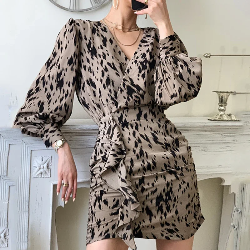 2024 Women Chic Sexy V-Neck Leopard Printed Chiffon Dresses with Belt Fall Vintage Long Sleeve Short Mini Dress Mujer Vestidos
2024 Women Chic Sexy V-Neck Leopard Printed Chiffon Dresses with Belt Fall Vintage Long Sleeve Short Mini Dress Mujer Vestidos