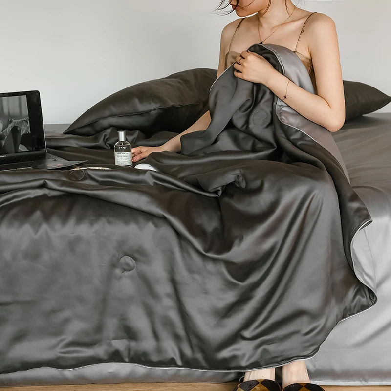 Customizable solid color Tencel air conditioner quilt four-piece set sleeping naked double-sided ice silk washable
Customizable solid color Tencel air conditioner quilt four-piece set sleeping naked double-sided ice silk washable