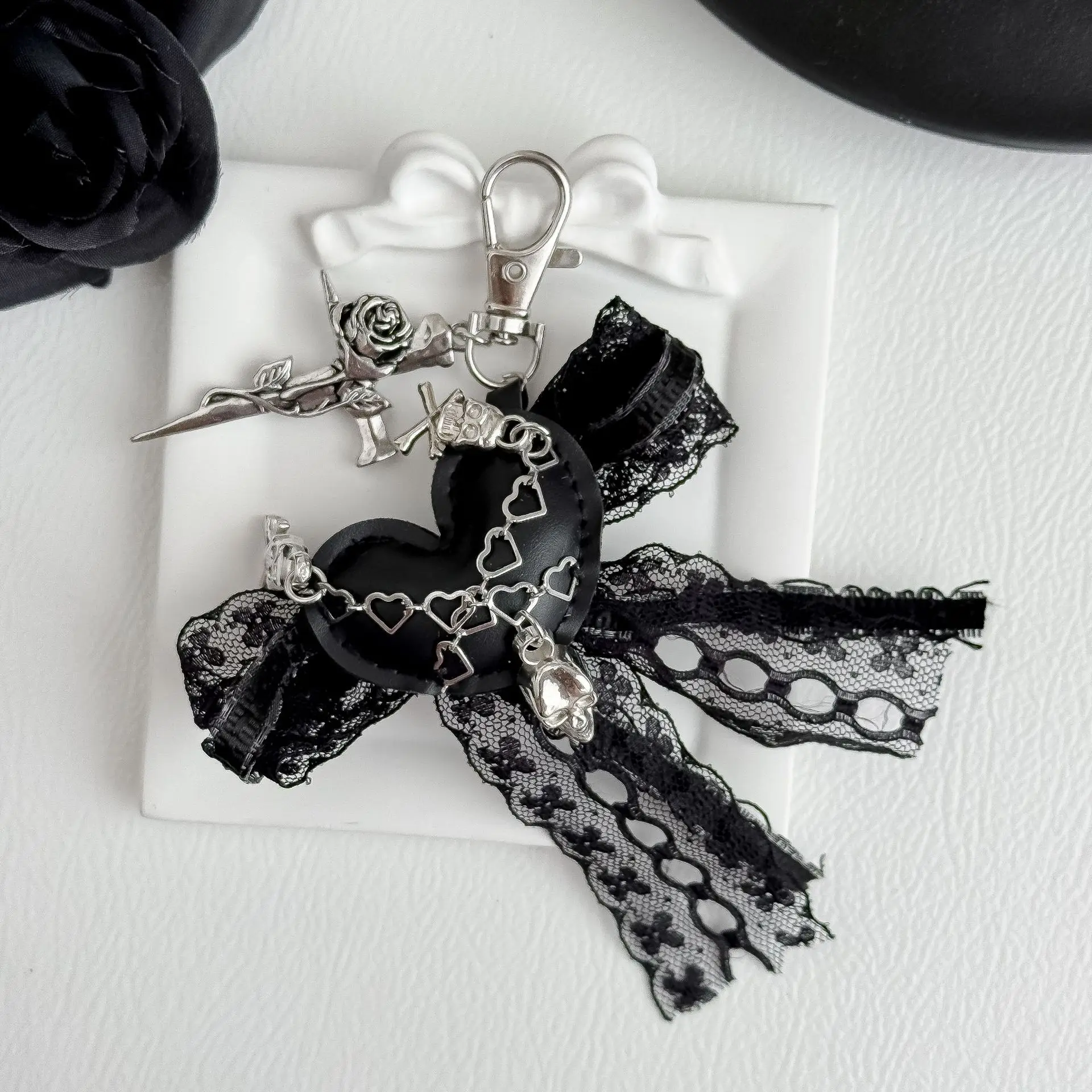 New Gothic Lace Bow Black Heart Cross Keychain New Exquisite Sweet Ballet Ribbon Keychain Hand-held Charter Key Accessories Gift
New Gothic Lace Bow Black Heart Cross Keychain New Exquisite Sweet Ballet Ribbon Keychain Hand-held Charter Key Accessories Gift
