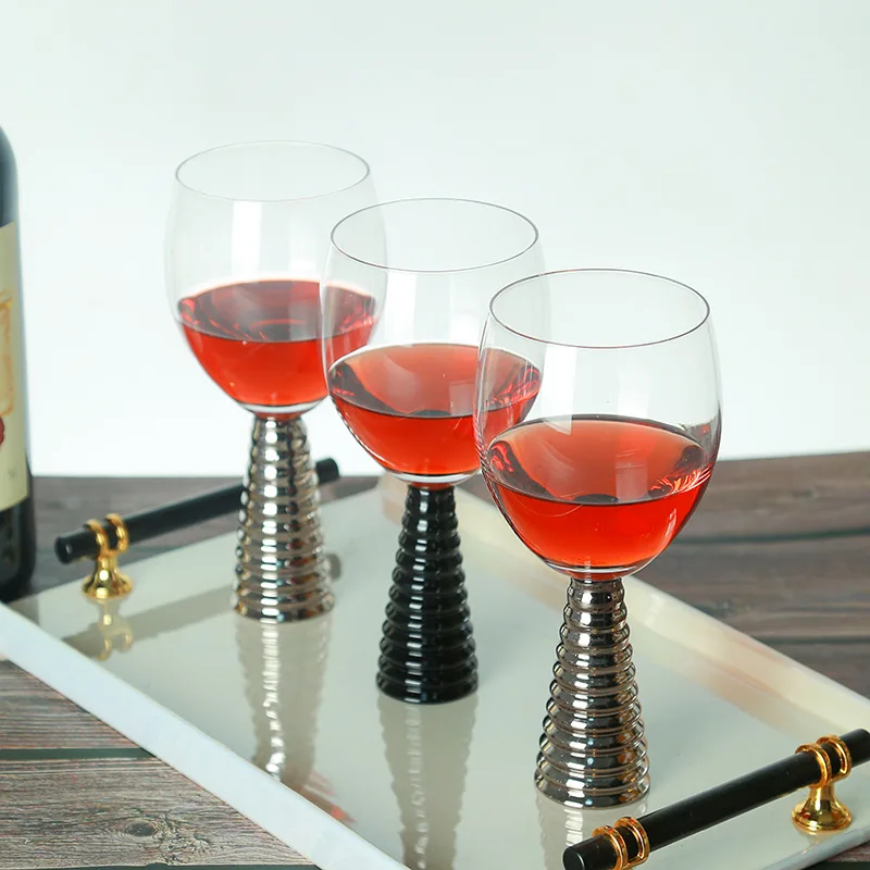 Decorative Red Wine Champagne Cup Dining Table Set High Cup Black Thread Shaped Cup
Decorative Red Wine Champagne Cup Dining Table Set High Cup Black Thread Shaped Cup