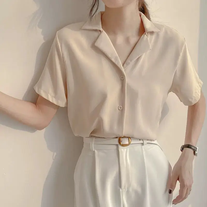 Ретро-рубашка в гонконгском стиле с коротким рукавом и воротником, с фирменной биркой, женская, корейская версия, офисный топ с V-образным вырезом, свободный крой, весна-лето
Ретро-рубашка в гонконгском стиле с коротким рукавом и воротником, с фирменной биркой, женская, корейская версия, офисный топ с V-образным вырезом, свободный крой, весна-лето