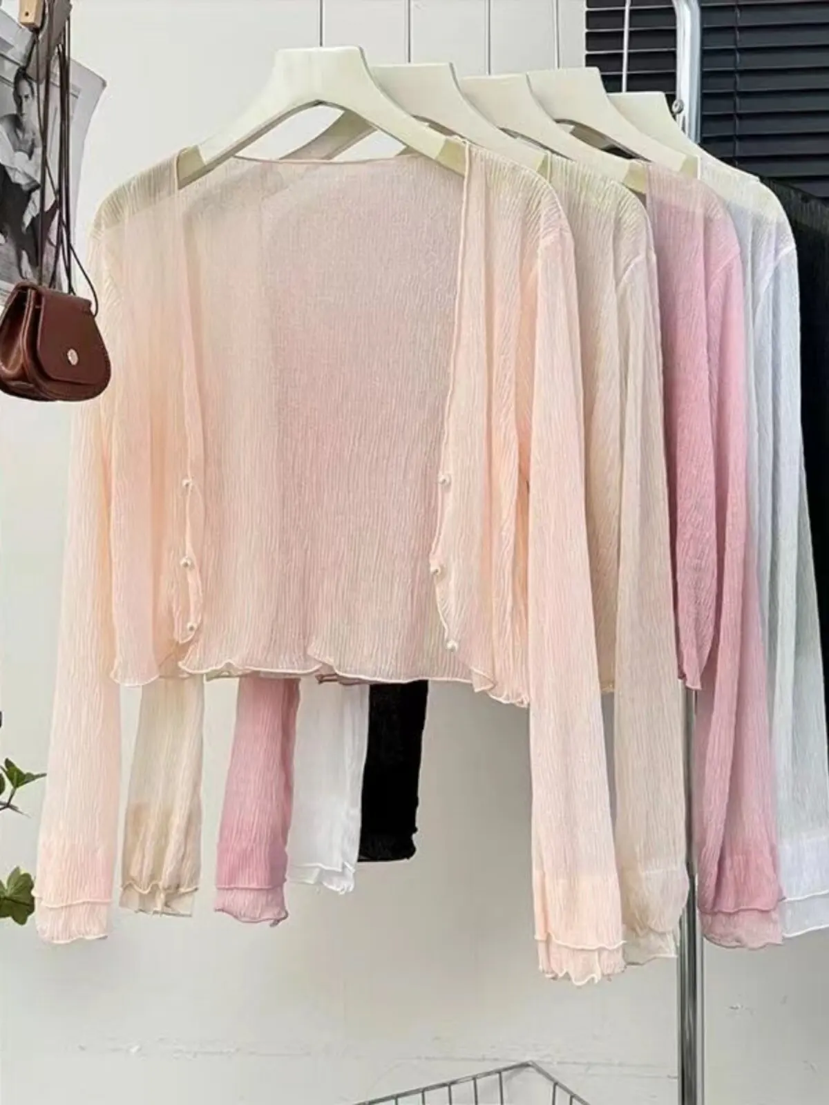 Fashionable White Shells Women's Outerwear Sunscreen Chiffon Tops Shoulder Pads Skirt Cardigan Strap Outer Jackets
Fashionable White Shells Women's Outerwear Sunscreen Chiffon Tops Shoulder Pads Skirt Cardigan Strap Outer Jackets