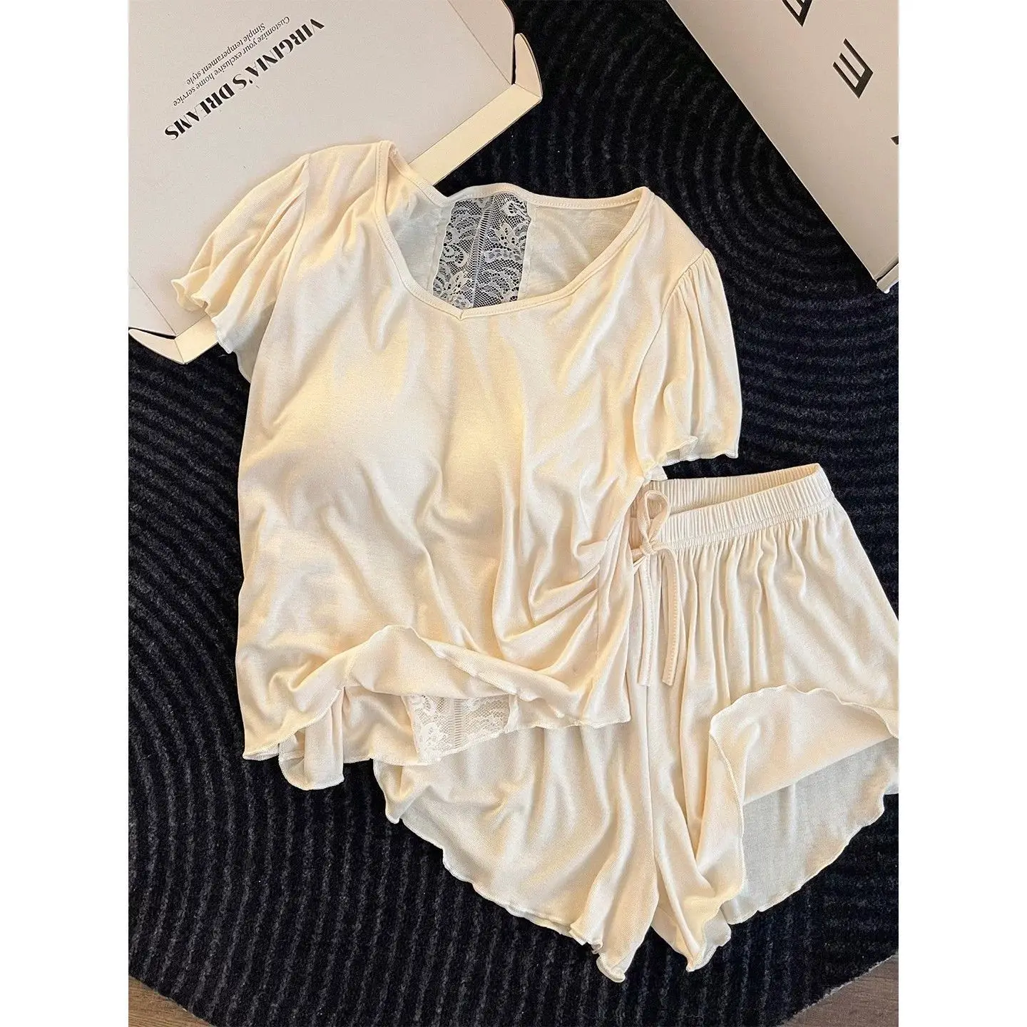 Pure Desire Hollow out Lace Modal Women's Sleepwear Set with Chest Pad Short Sleeve Short Pants Home Clothes Summer New Soft
Pure Desire Hollow out Lace Modal Women's Sleepwear Set with Chest Pad Short Sleeve Short Pants Home Clothes Summer New Soft